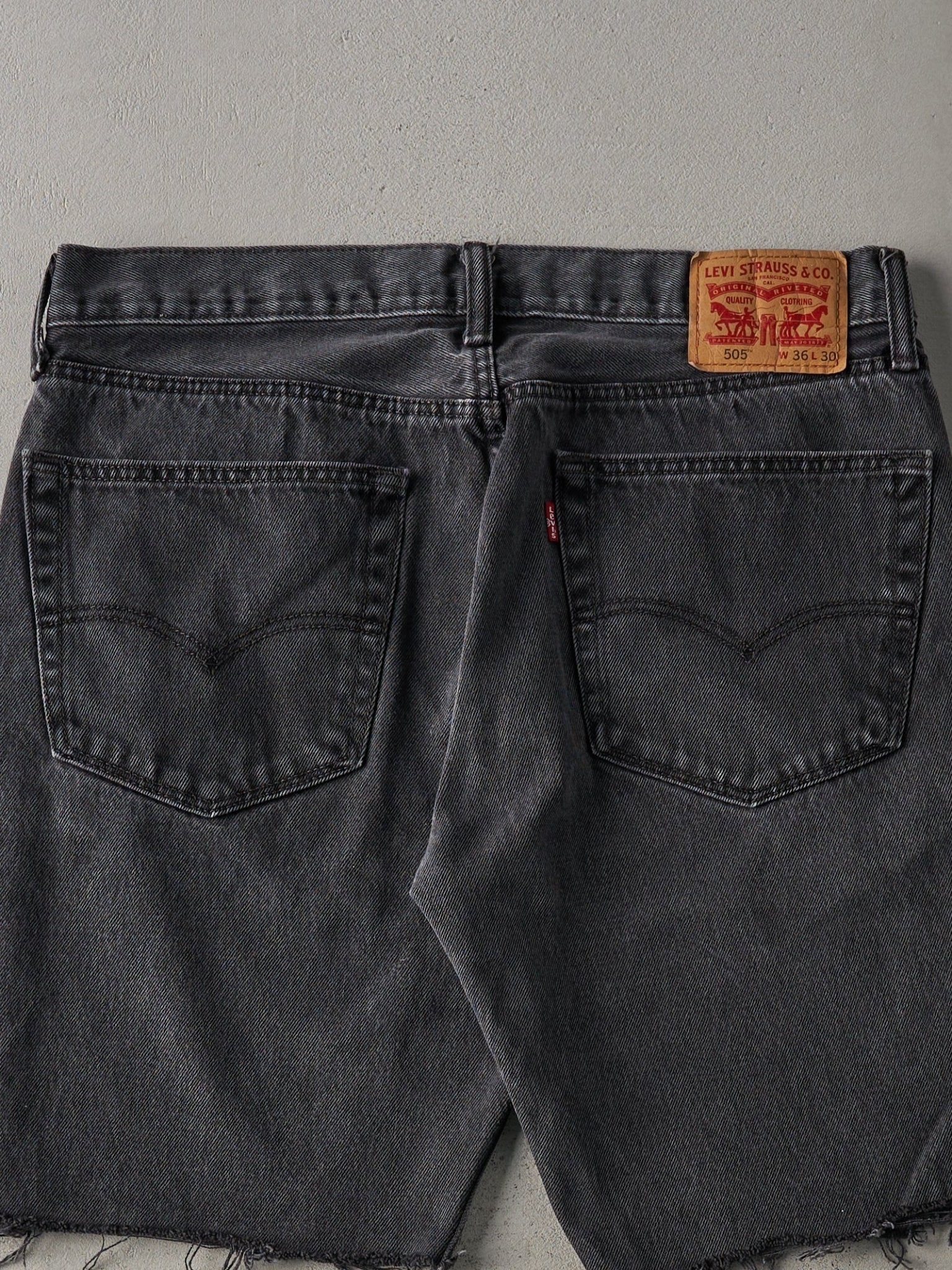 Vintage 90s Black Levi's 505 Cut Off Shorts (35x9)