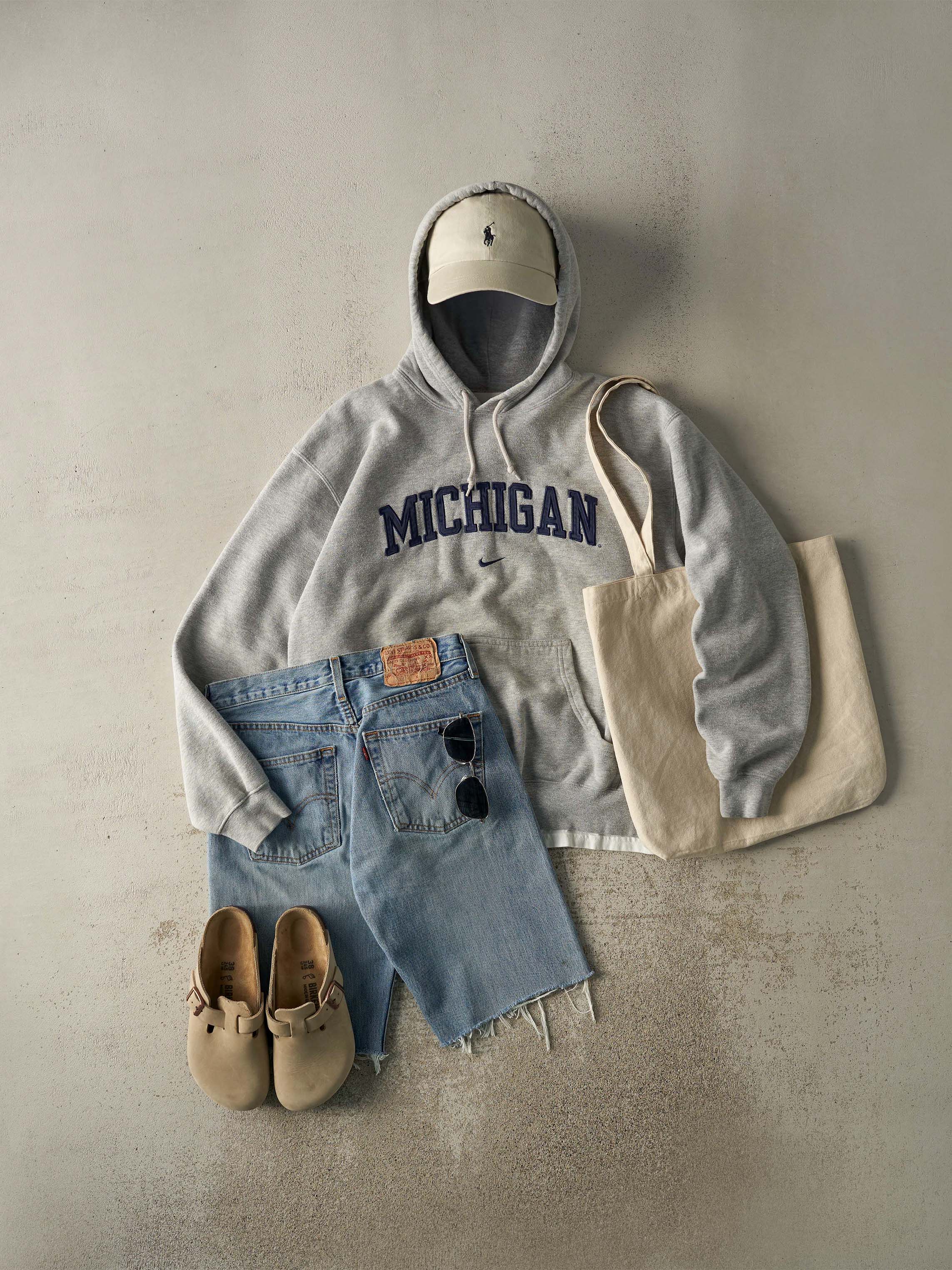 Vintage Y2K Grey University of Michigan Nike Middle Swoosh Hoodie (L/XL)