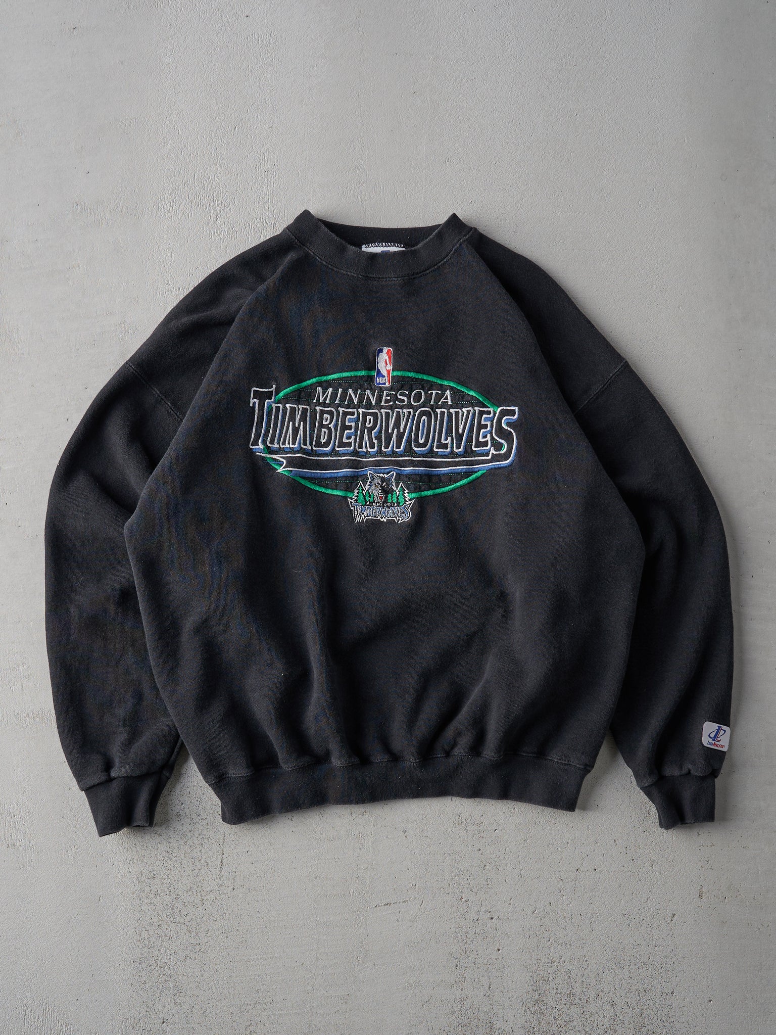 Vintage 90s Black Minnesota Timberwolves Embroidered Crewneck (L)