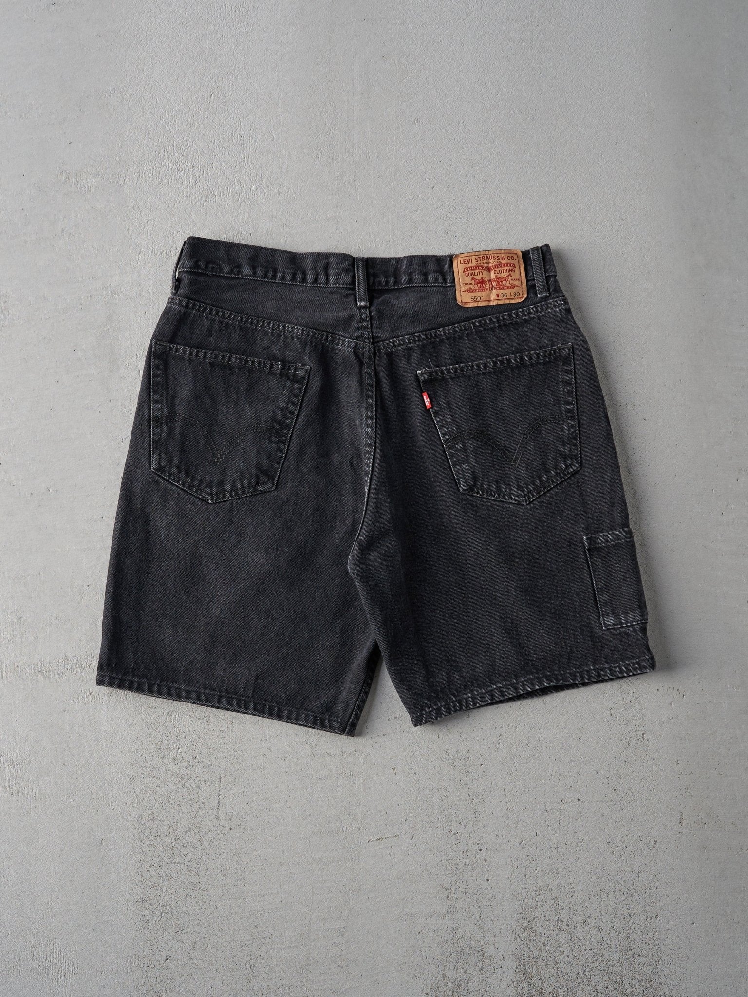Vintage 90s Black Levi's 550 Shorts (35x8)