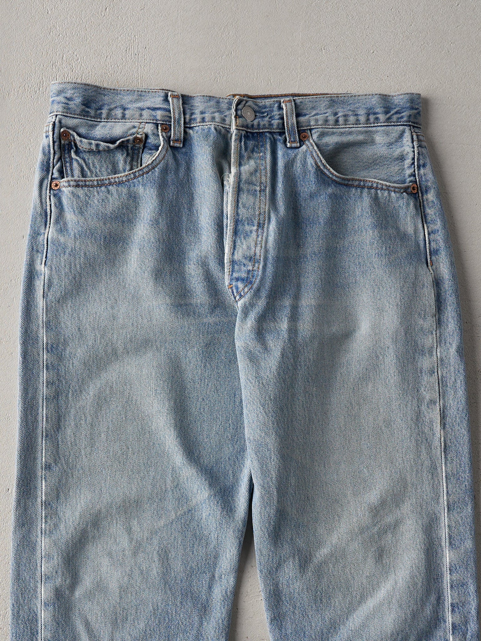 Vintage 80s Light Wash Levi's 501 Jeans (32x30.5)