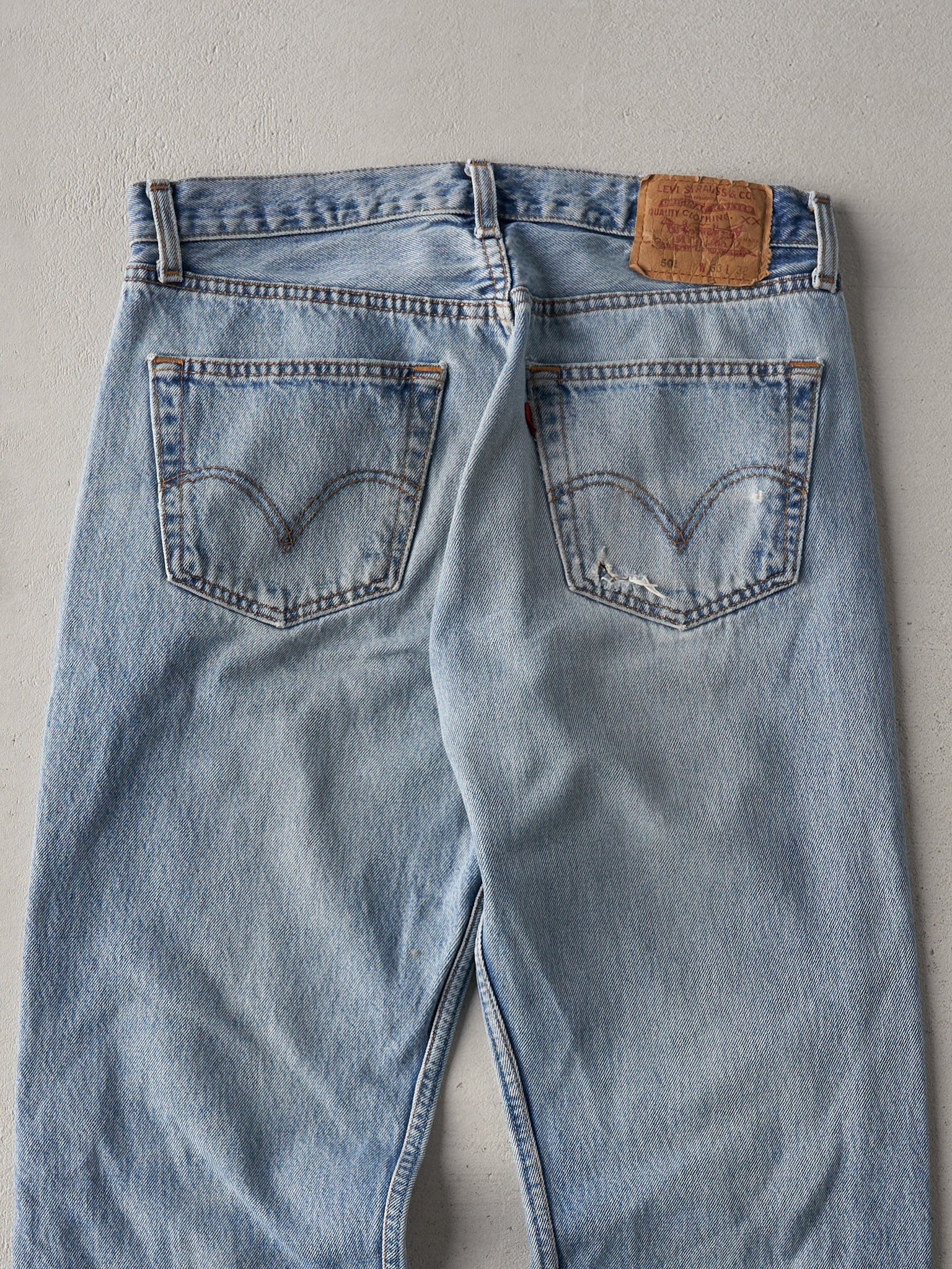 Vintage 80s Light Wash Levi's 501 Jeans (32x30.5)