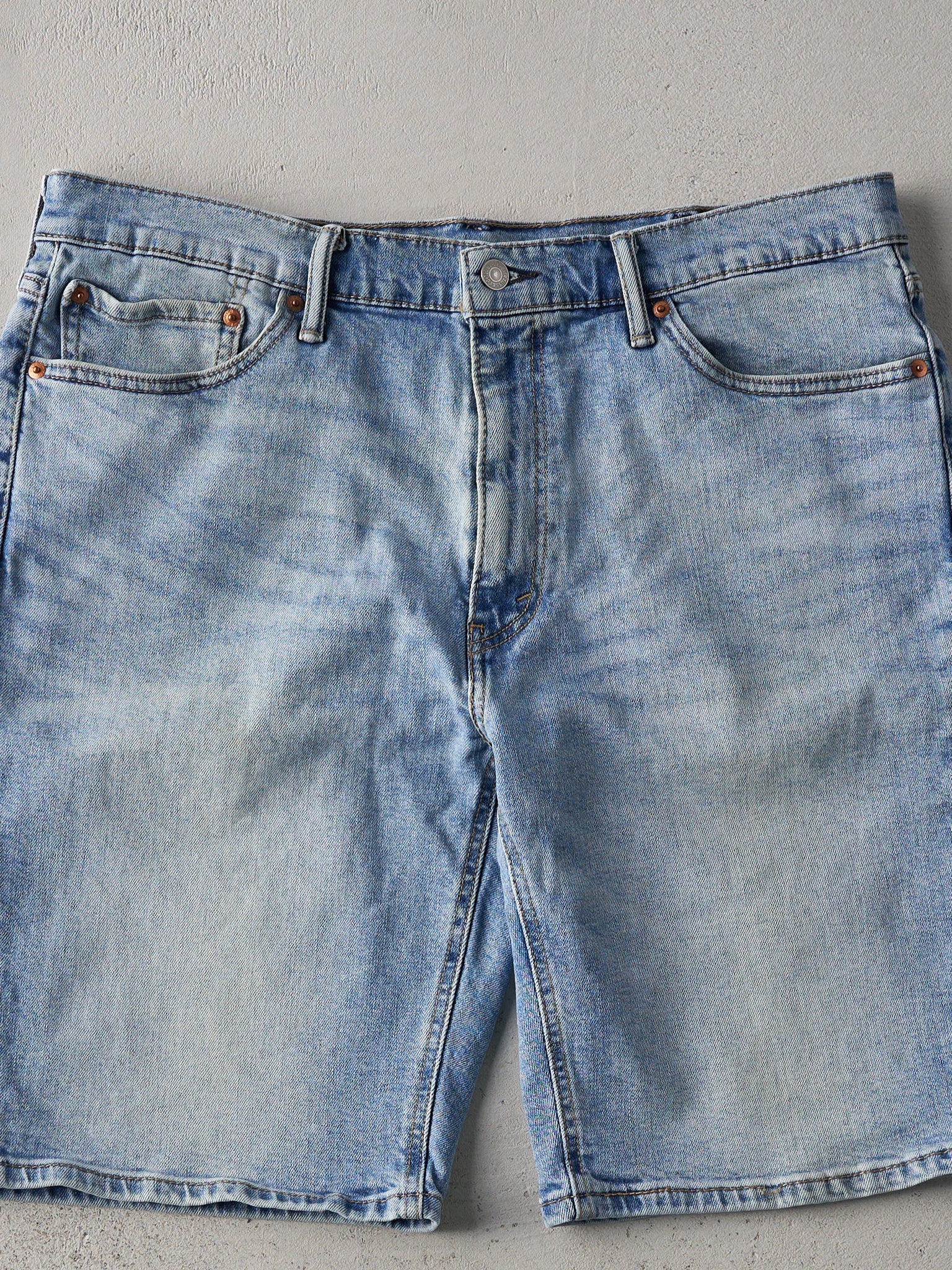 Vintage Light Wash Levi's 541 Jean Shorts (38x10)