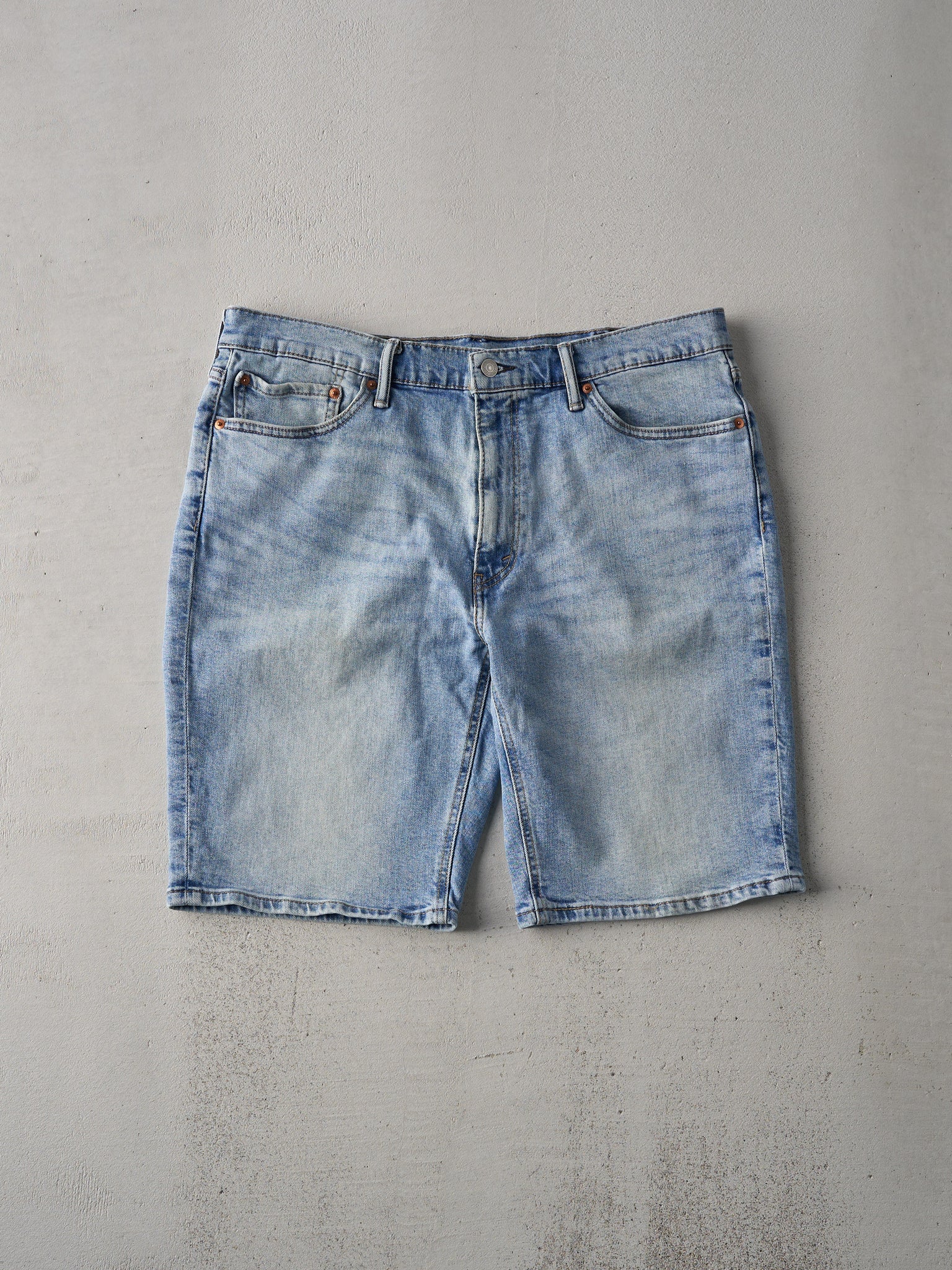 Vintage Light Wash Levi's 541 Jean Shorts (38x10)