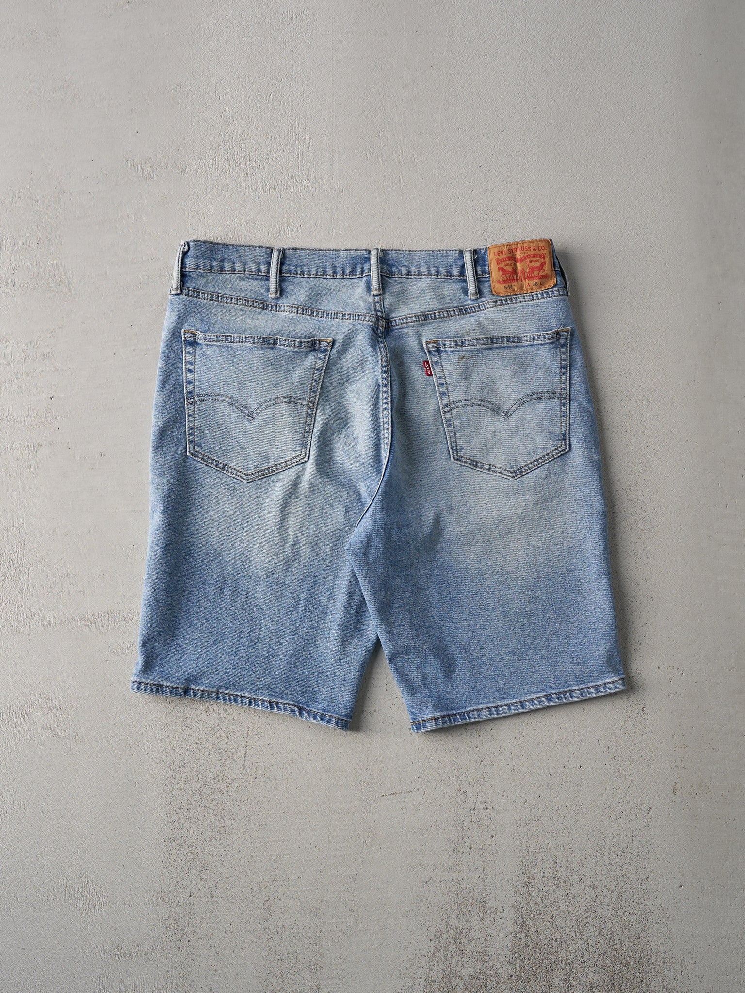 Vintage Light Wash Levi's 541 Jean Shorts (38x10)