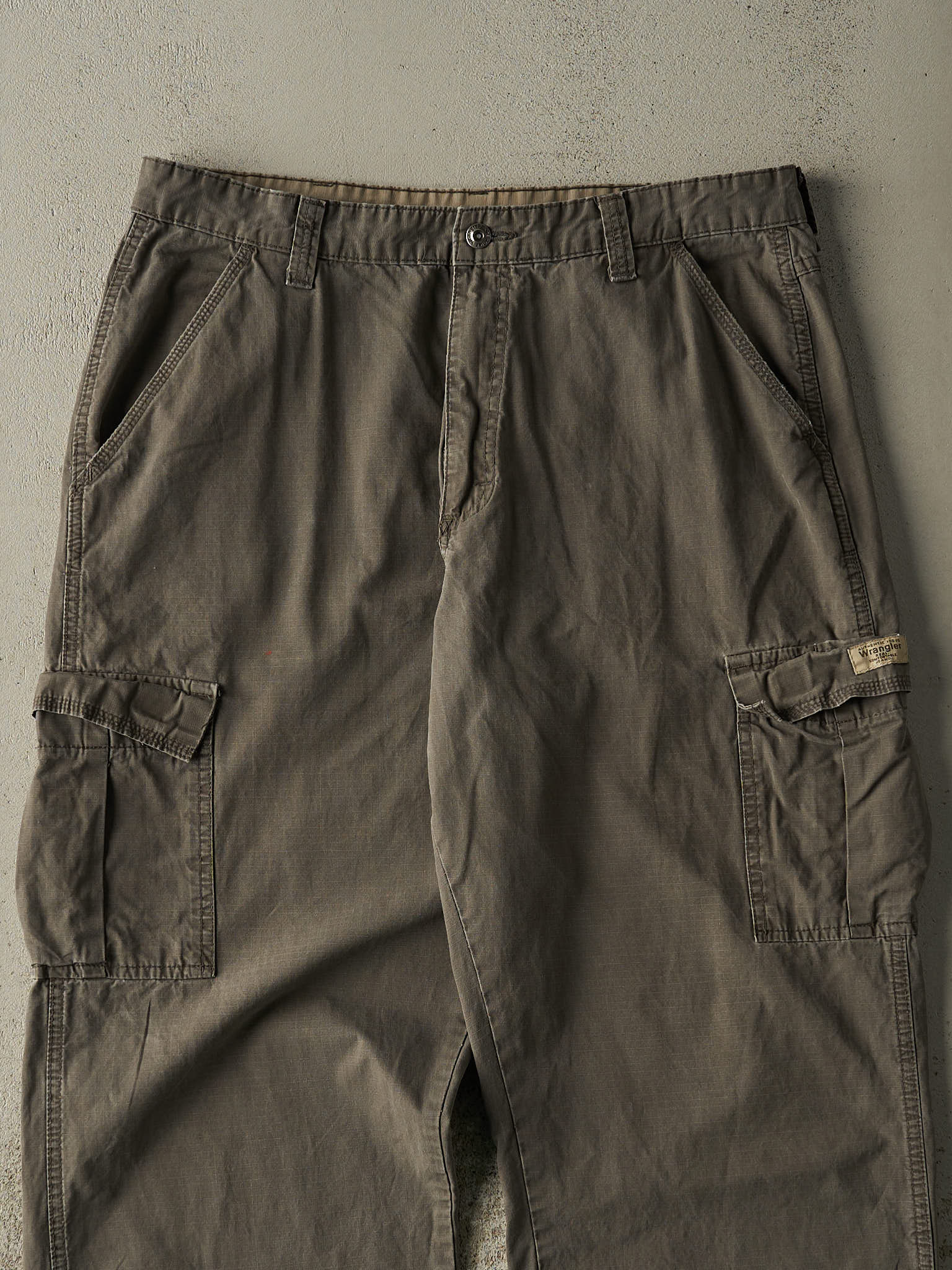 Vintage Y2K Grey Wrangler Cargo Pants (36x30)