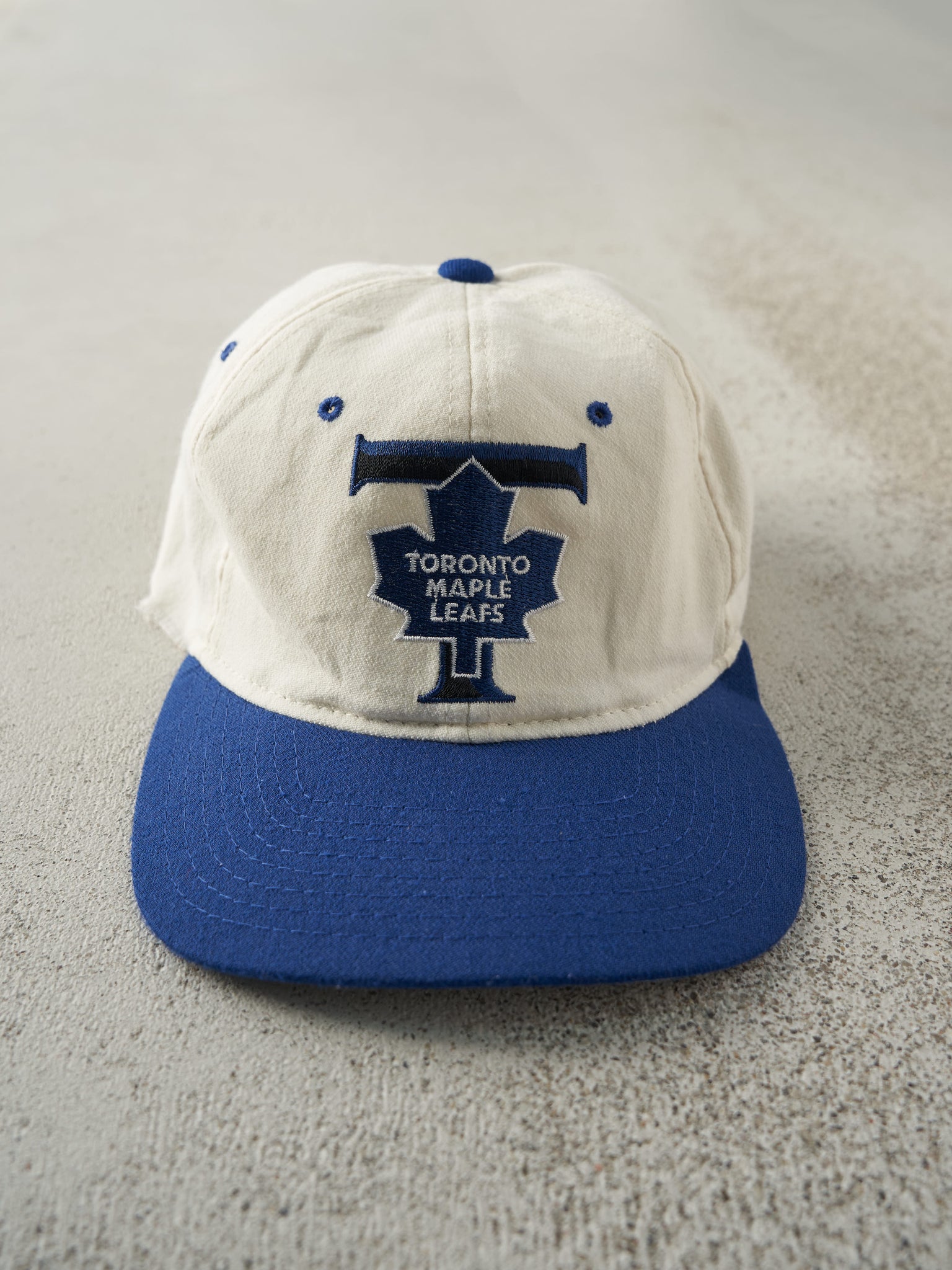 Vintage 90s Beige & Blue Toronto Maple Leafs Fitted Hat (7 1/8)