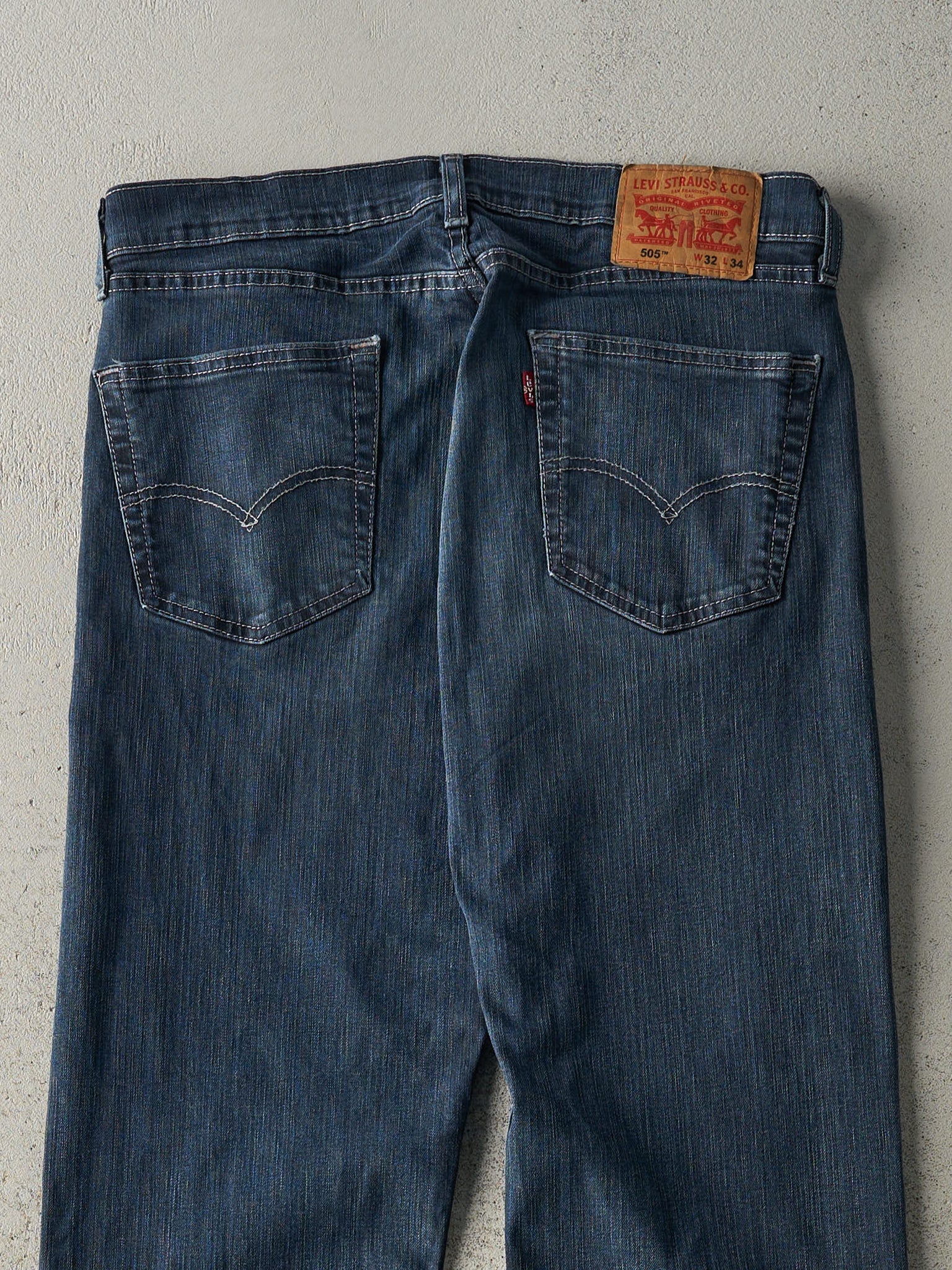 Vintage Y2K Dark Wash Levi's 505 Jeans (33x33)