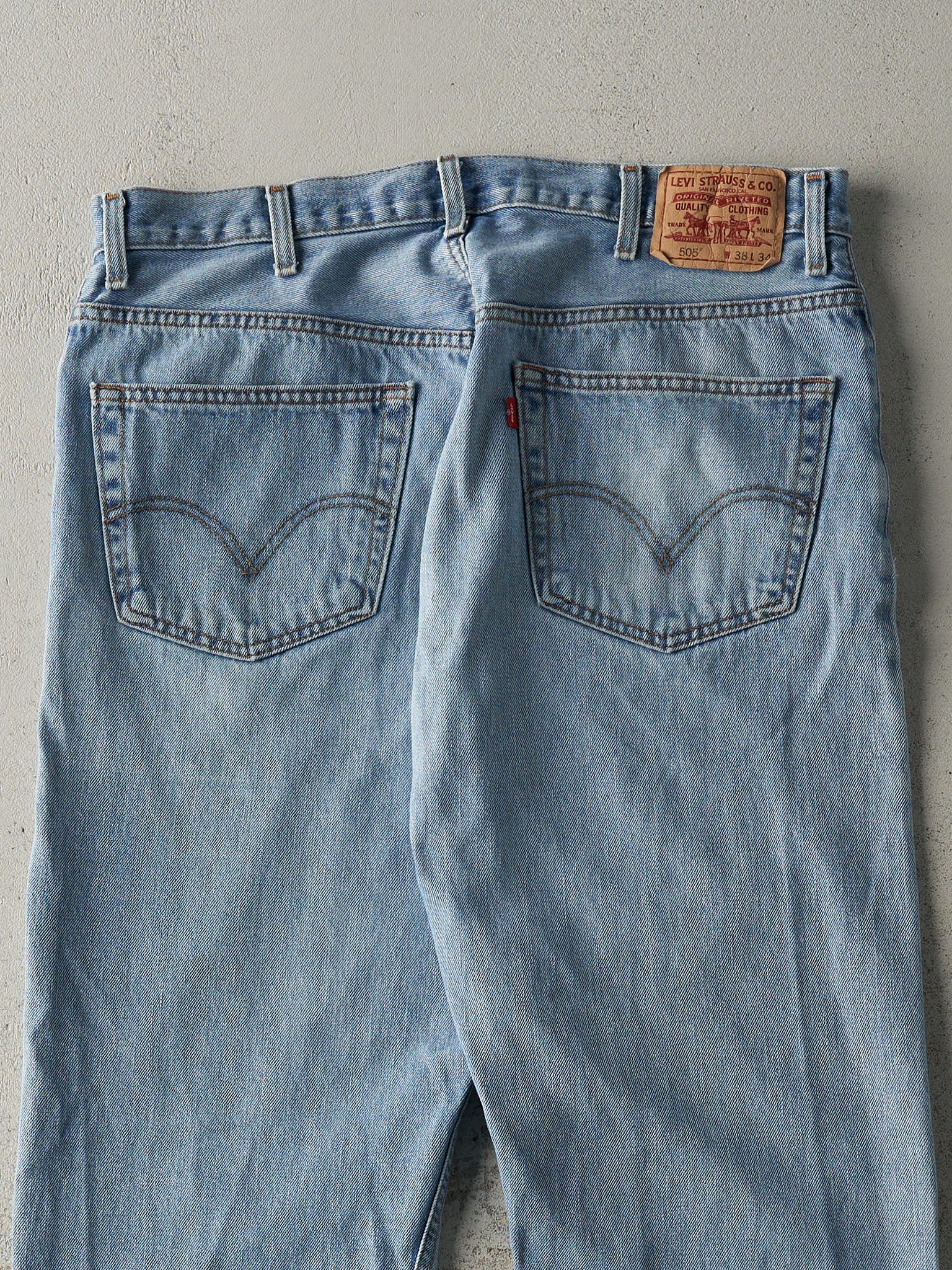 Vintage Y2K Light Wash Levi's 505 Jeans (36.5x32)