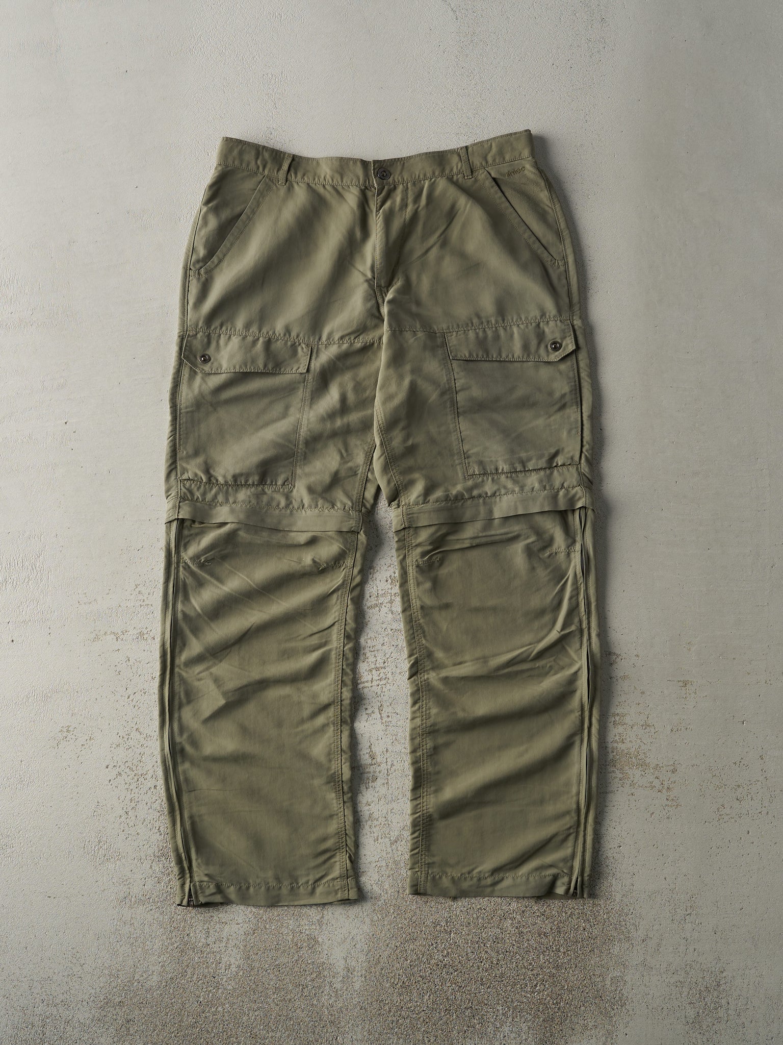 Vintage Y2K Green MEC Zip Off Cargo Pants (35.5x32)