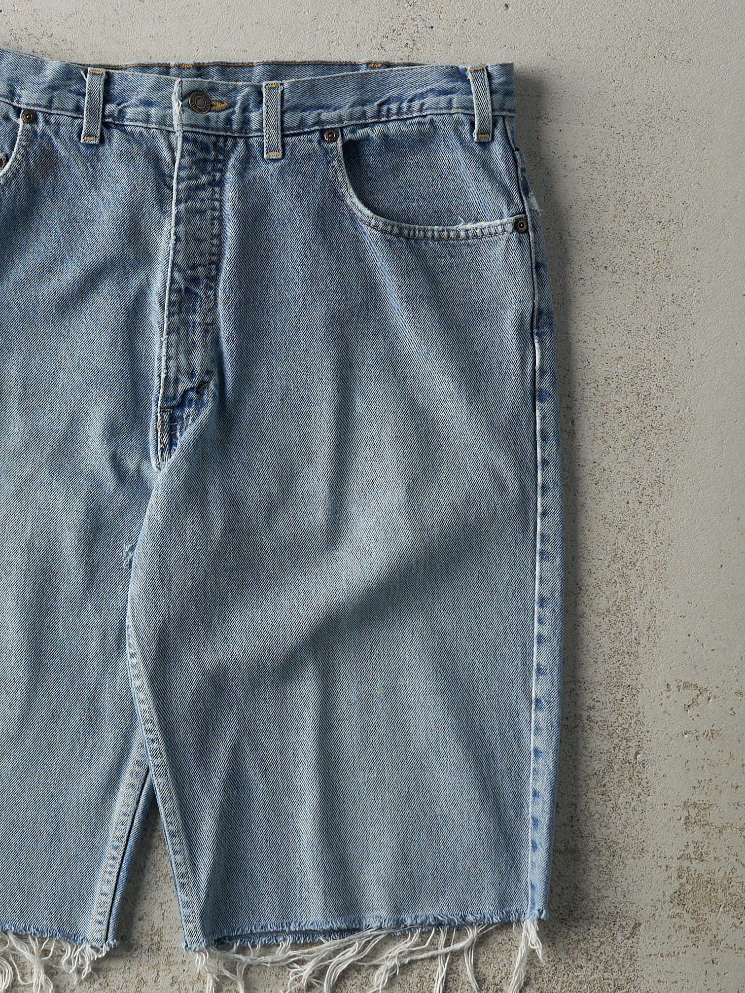 Vintage 90s Light Wash Cut Off Jean Shorts (37x13)