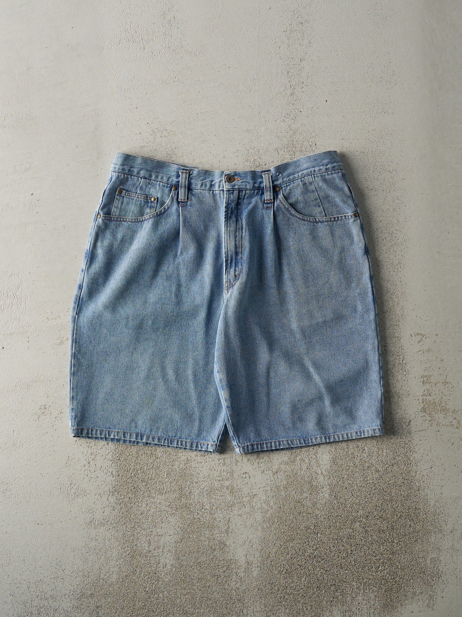 Vintage Y2K Light Wash Unionbay Jean Shorts (35.5x11.5)