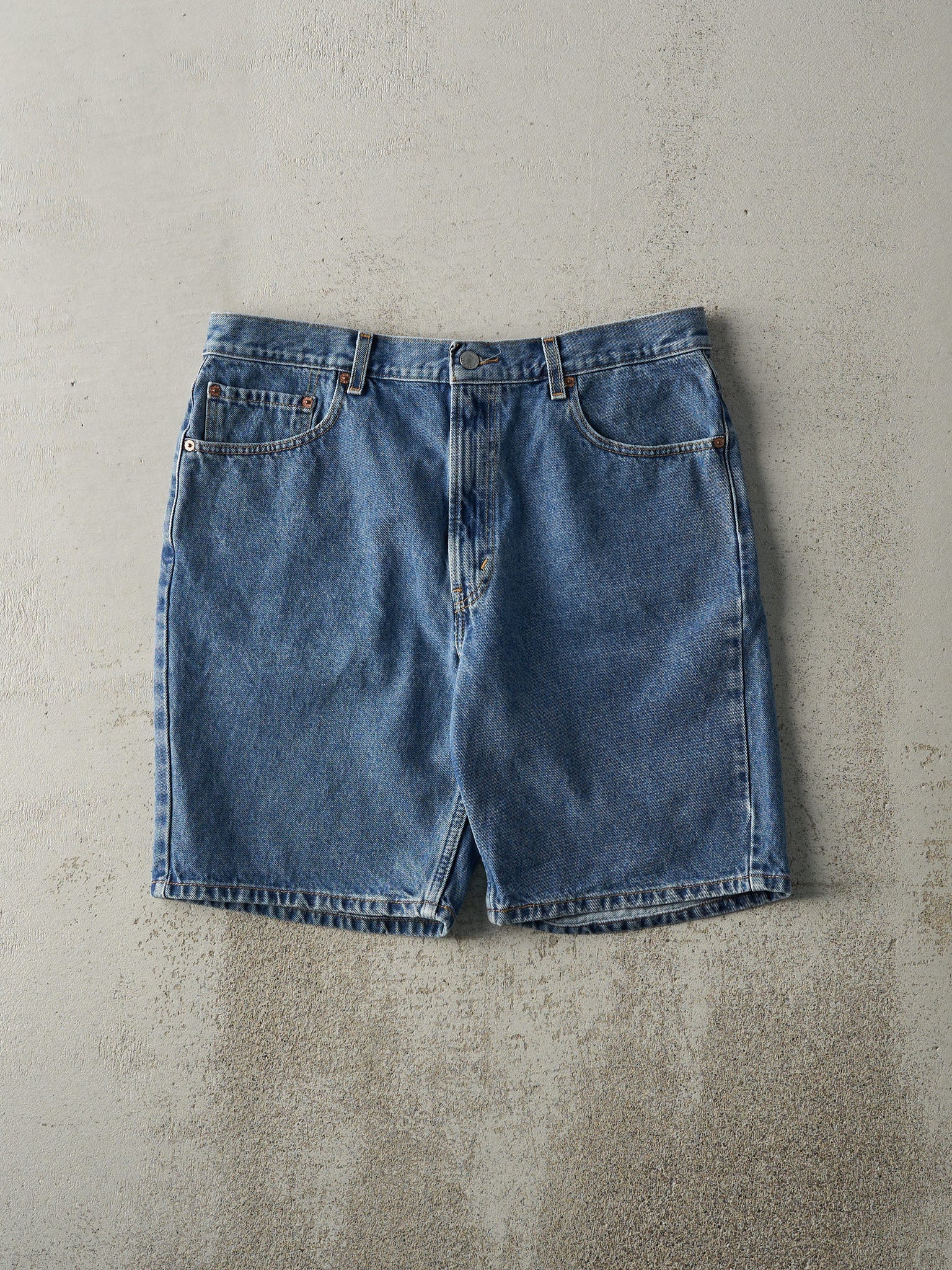 Vintage Y2K Mid Wash Levi's 505 Jean Shorts (35.5x9)