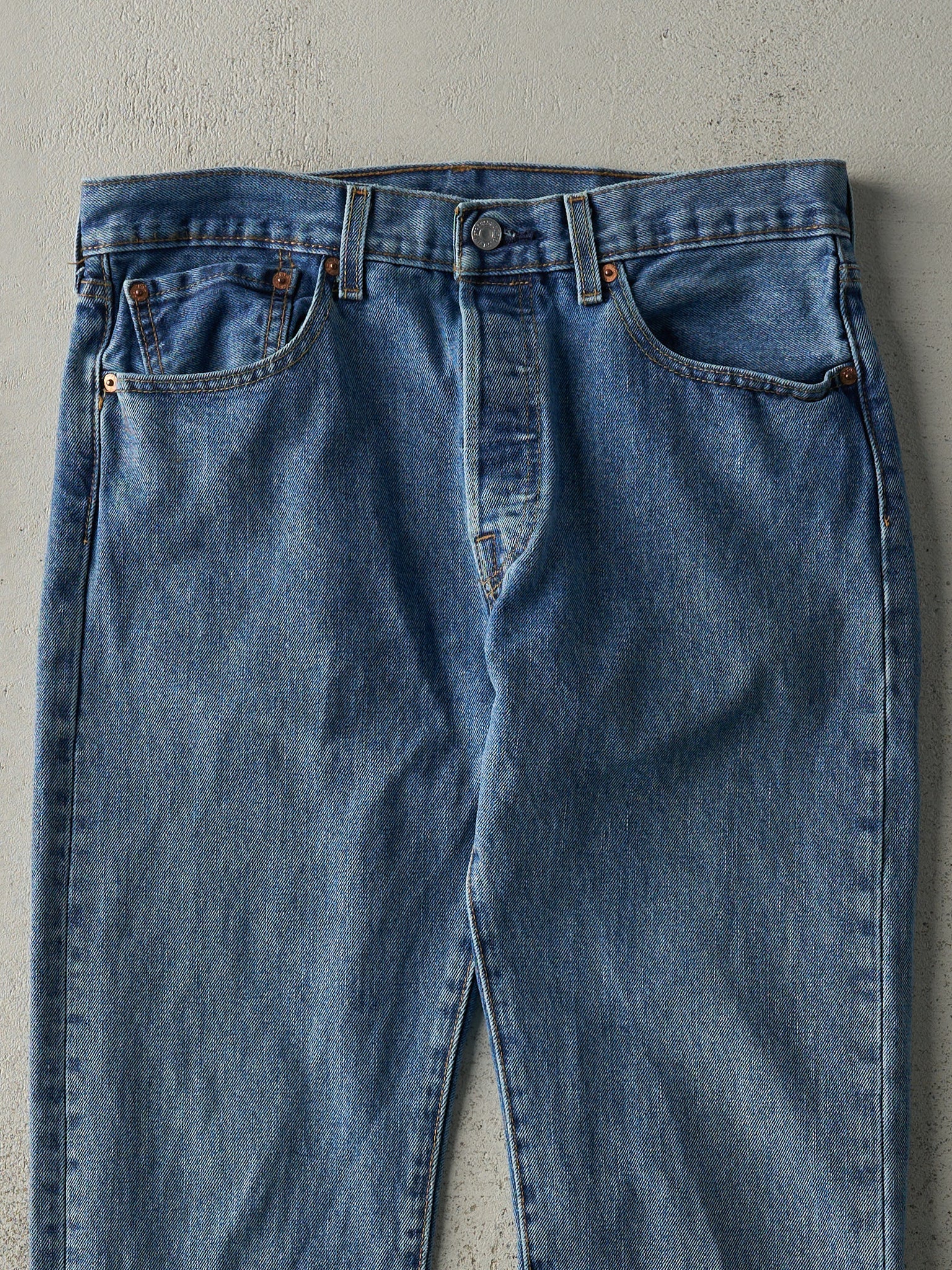 Vintage Y2K Light Wash Levi's 501 Jeans (32x29.5)