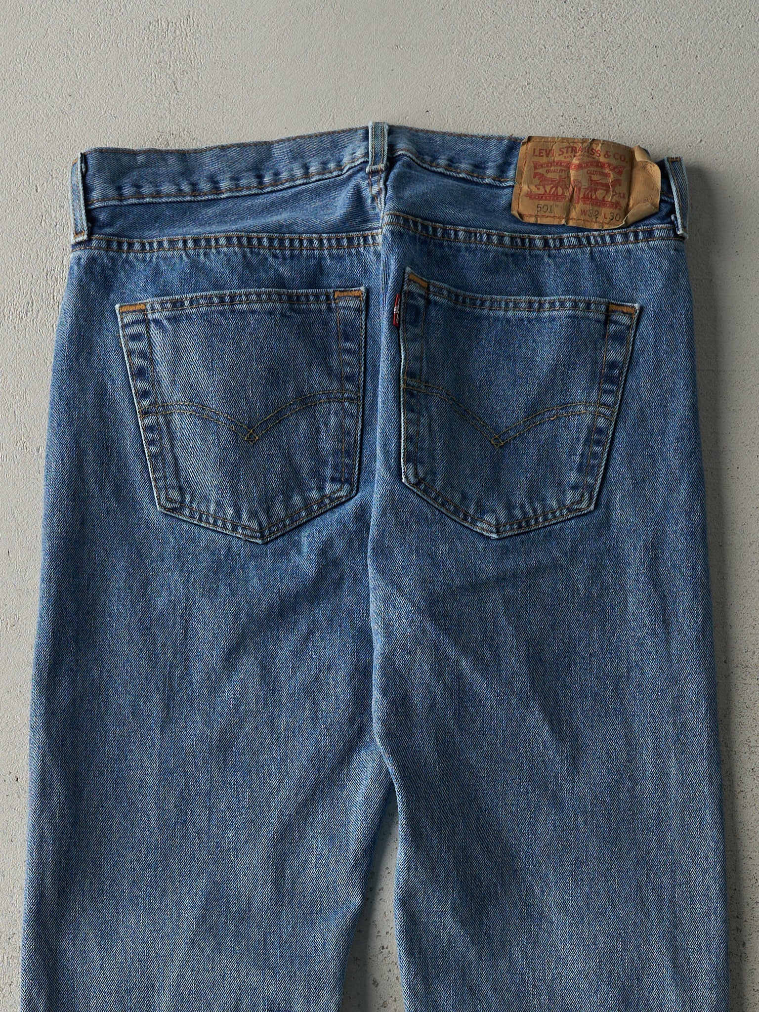 Vintage Y2K Light Wash Levi's 501 Jeans (32x29.5)