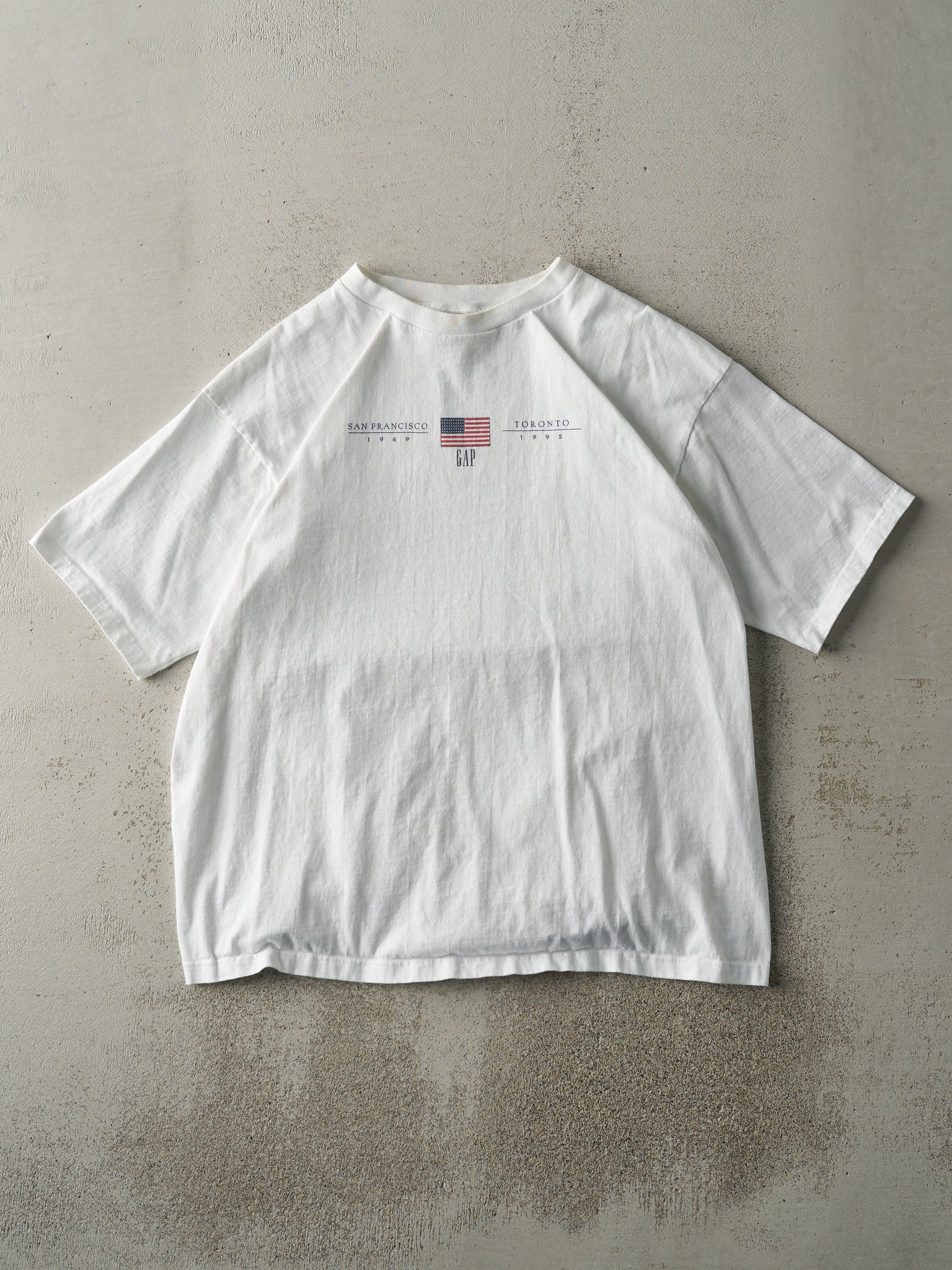 Vintage 95' White Gap Logo Tee (L)