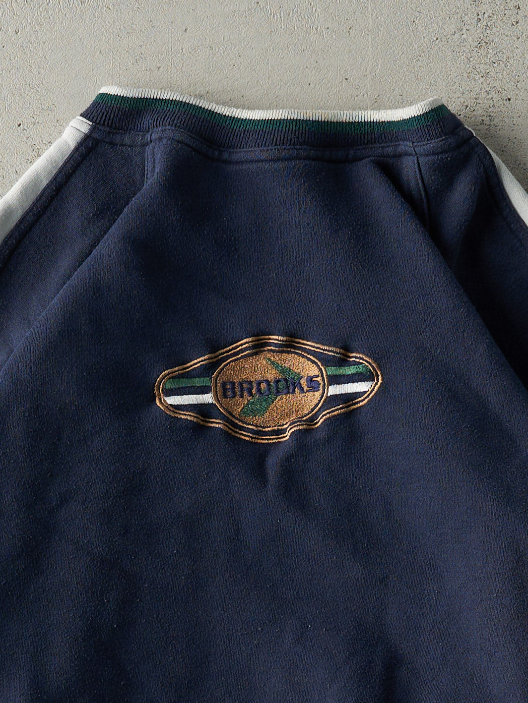 Vintage Y2K Navy Blue Embroidered Brooks Boxy Crewneck (L)