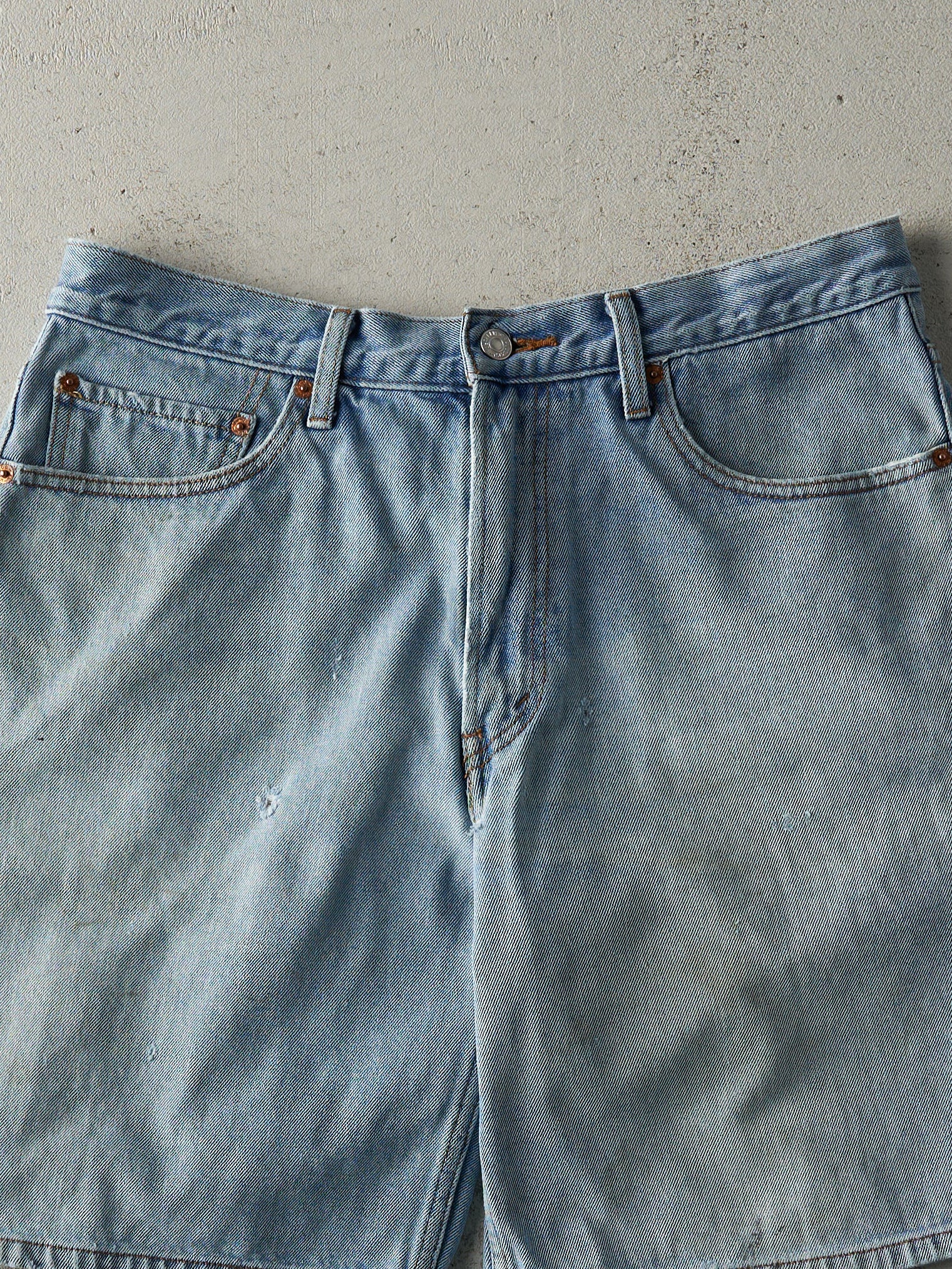 Vintage Y2K Light Wash Levi's 550 Jean Shorts (34x9)