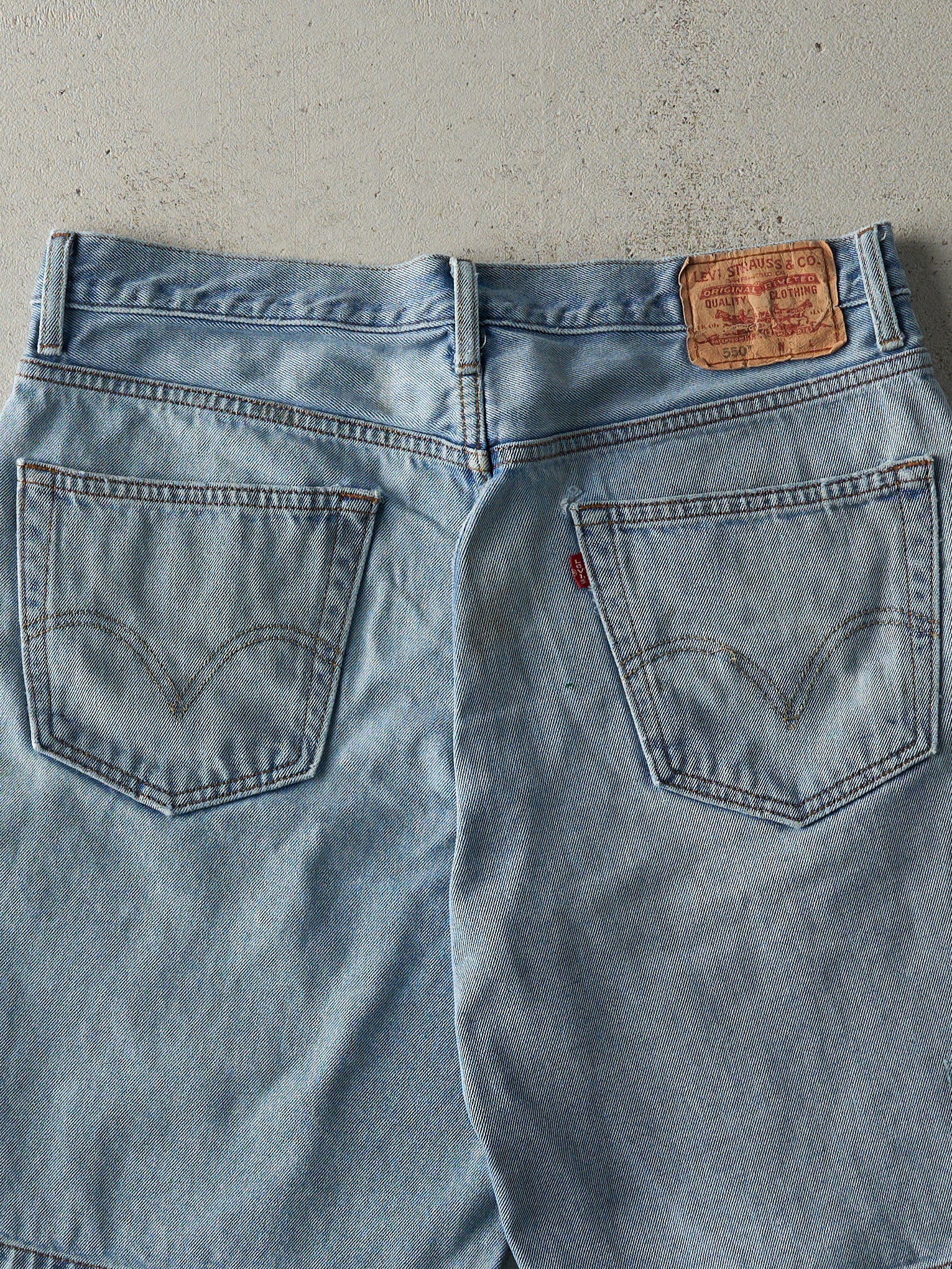 Vintage Y2K Light Wash Levi's 550 Jean Shorts (34x9)