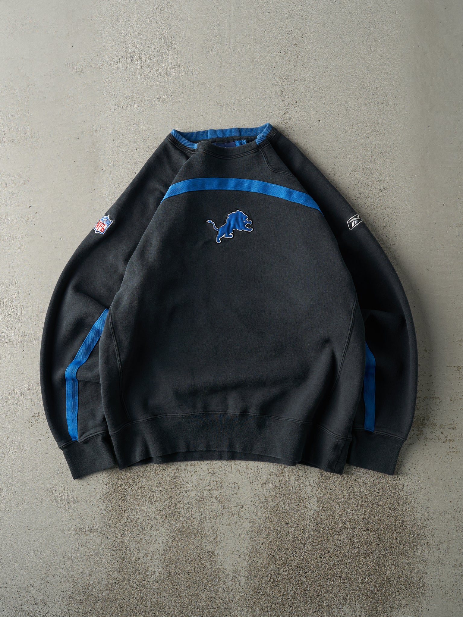 Vintage Y2K Black & Blue Detroit Lions Crewneck (M/L)