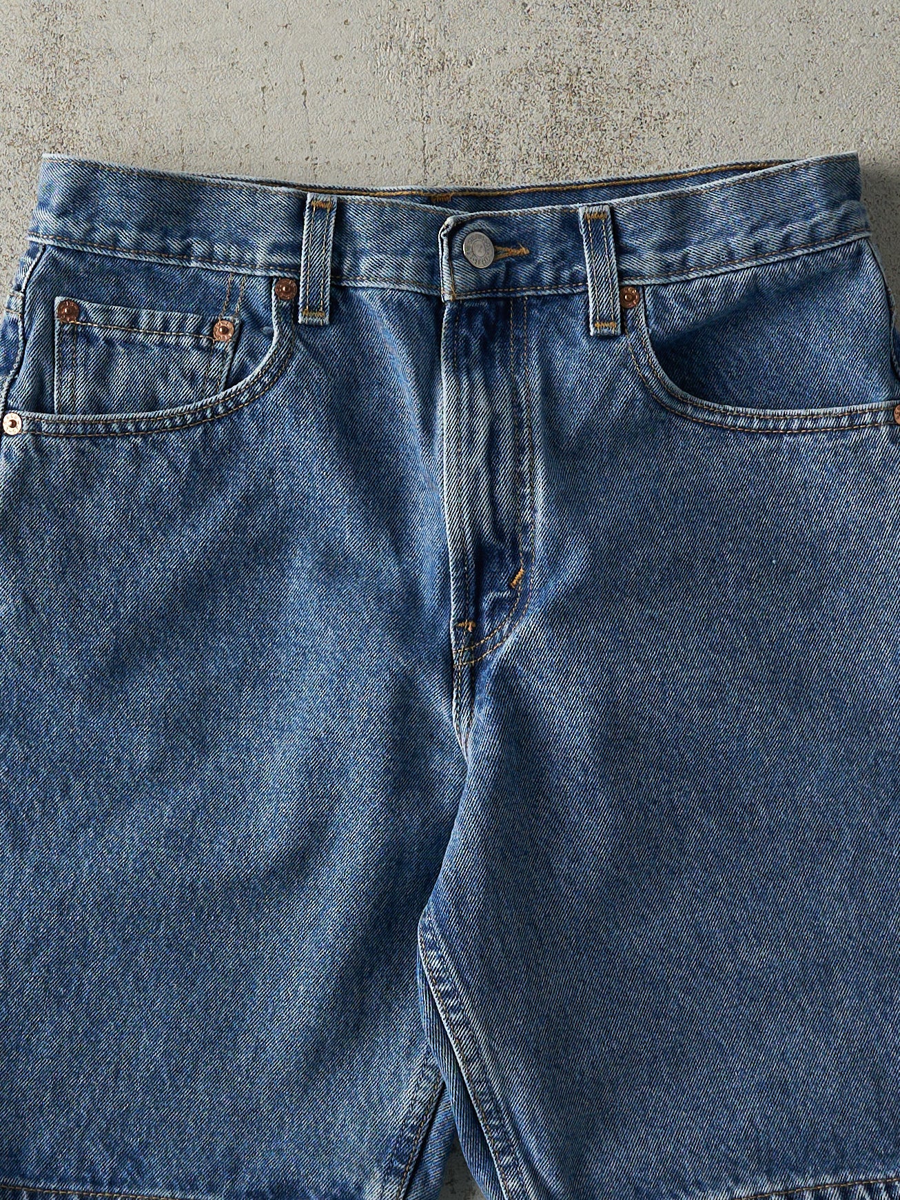 Vintage Y2K Mid Wash Levi's 505 Jean Shorts (30x9)