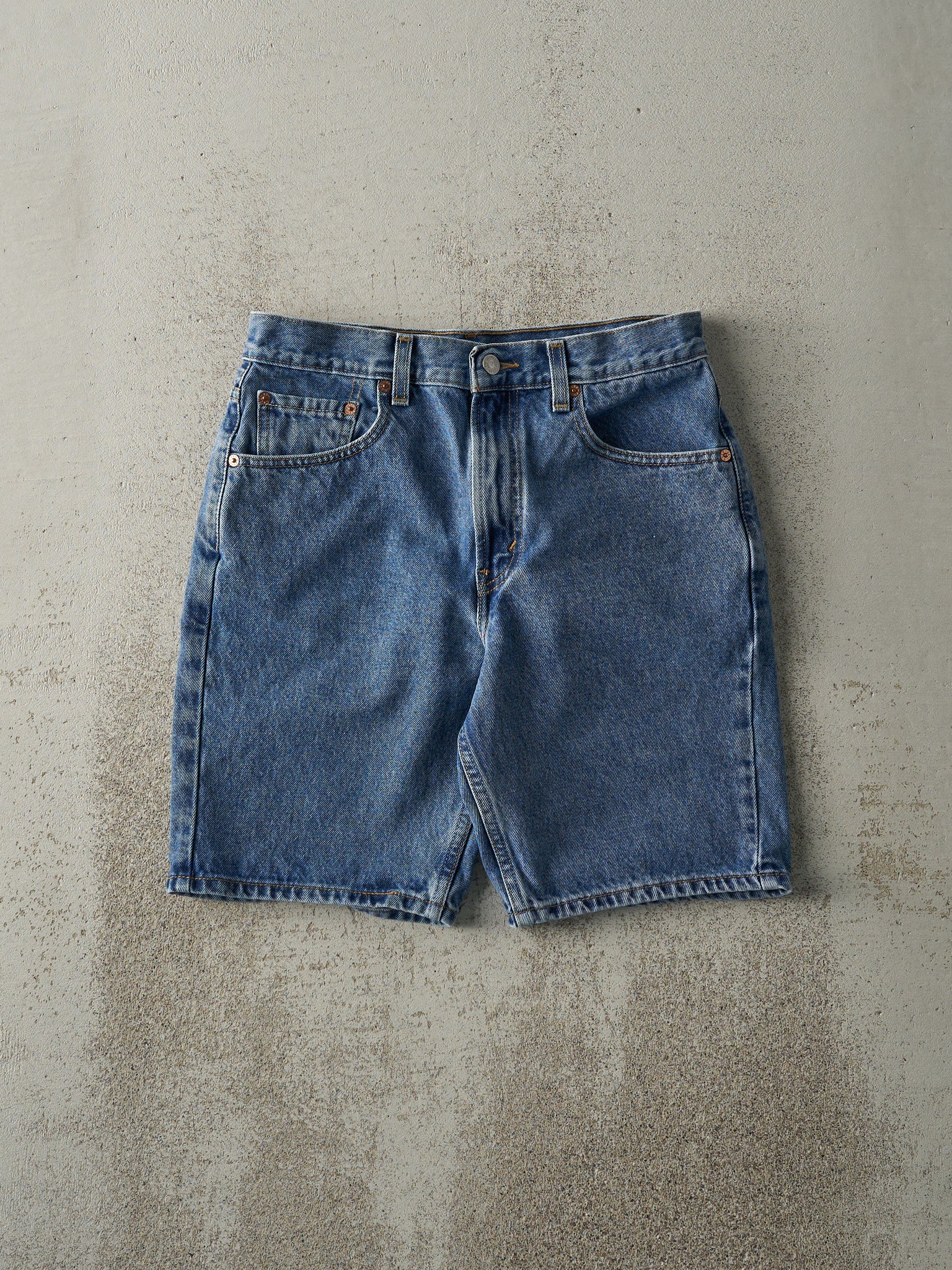 Vintage Y2K Mid Wash Levi's 505 Jean Shorts (30x9)