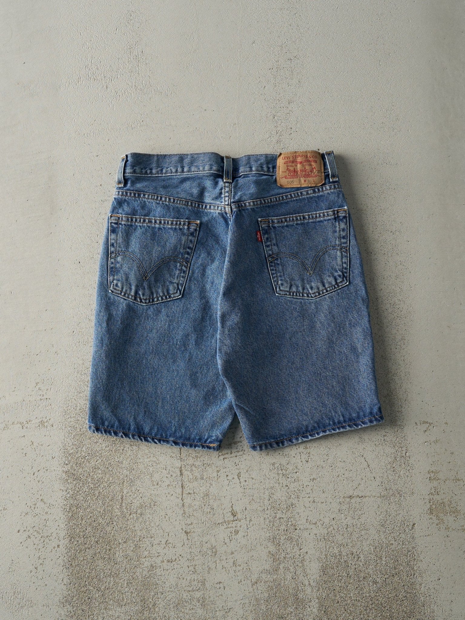 Vintage Y2K Mid Wash Levi's 505 Jean Shorts (30x9)