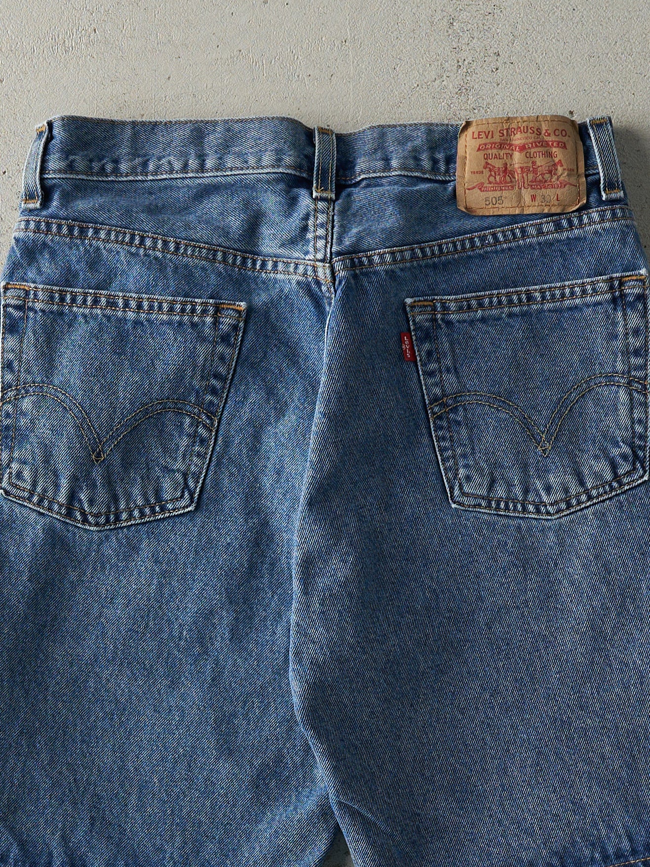 Vintage Y2K Mid Wash Levi's 505 Jean Shorts (30x9)