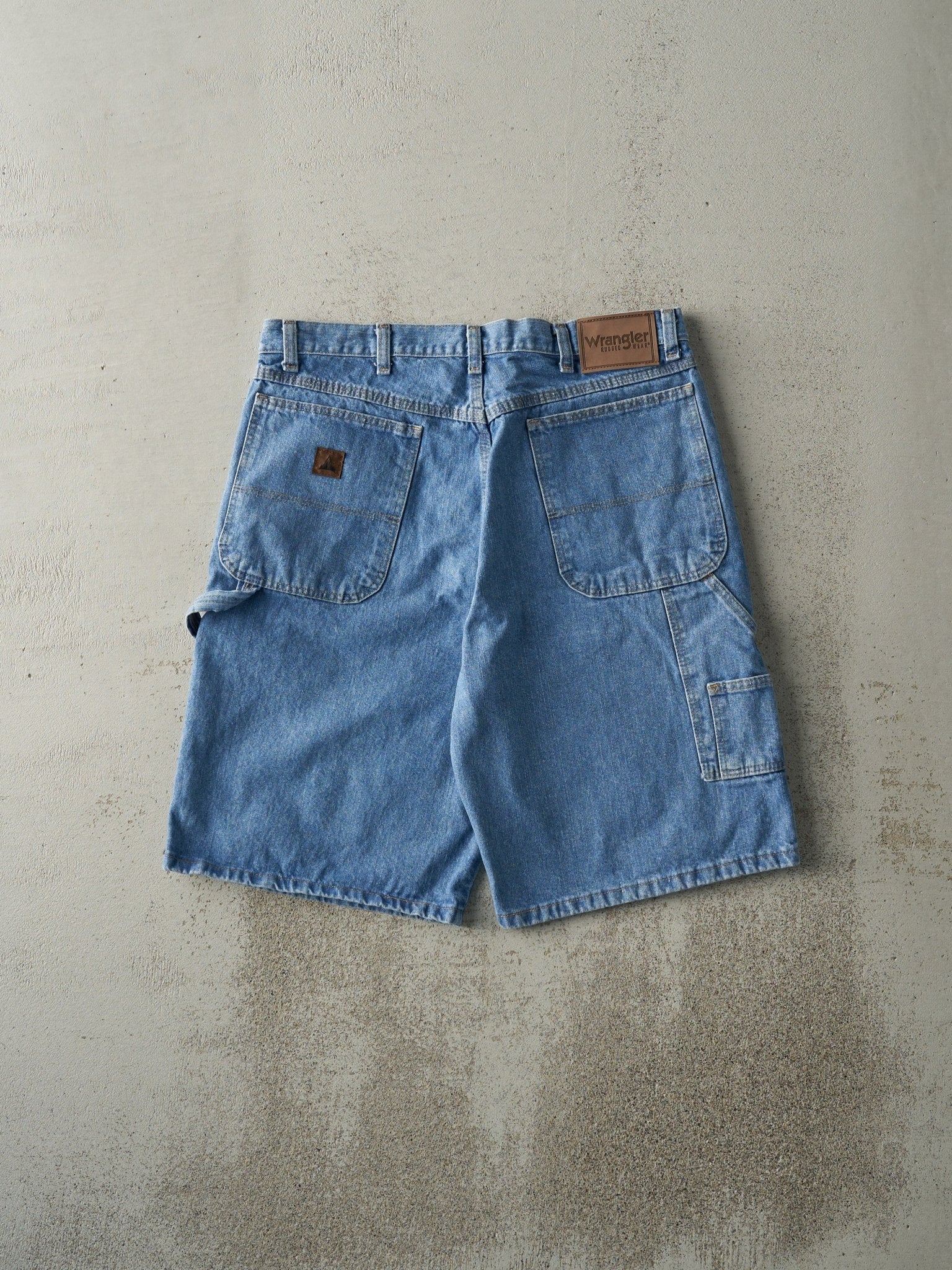 Vintage Y2K Light Wash Wrangler Carpenter Jean Shorts (33x10.5)