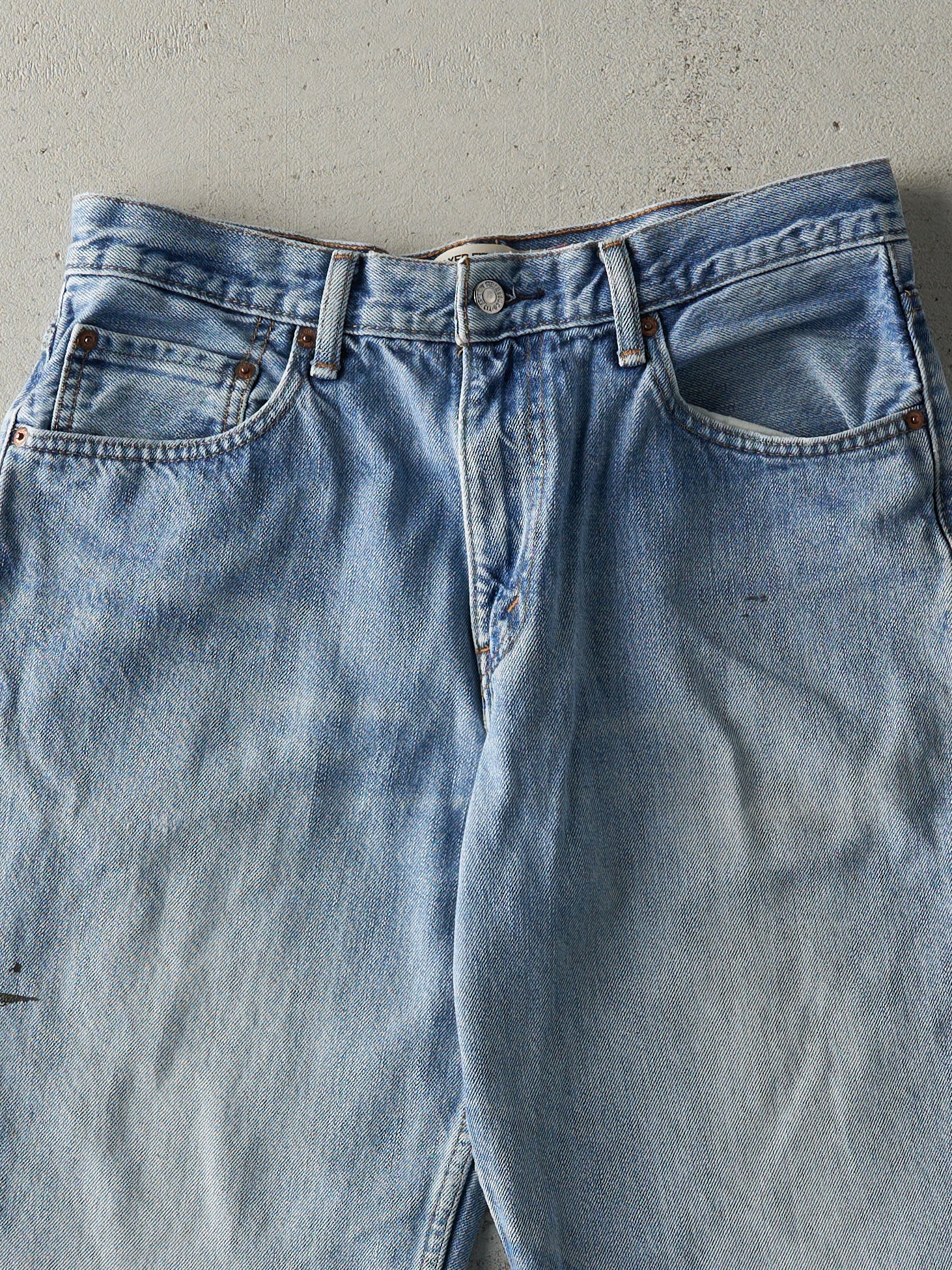 Vintage Y2K Light Wash Levi's 550 Relaxed Fit Cut Off Jean Shorts (32x11.5)