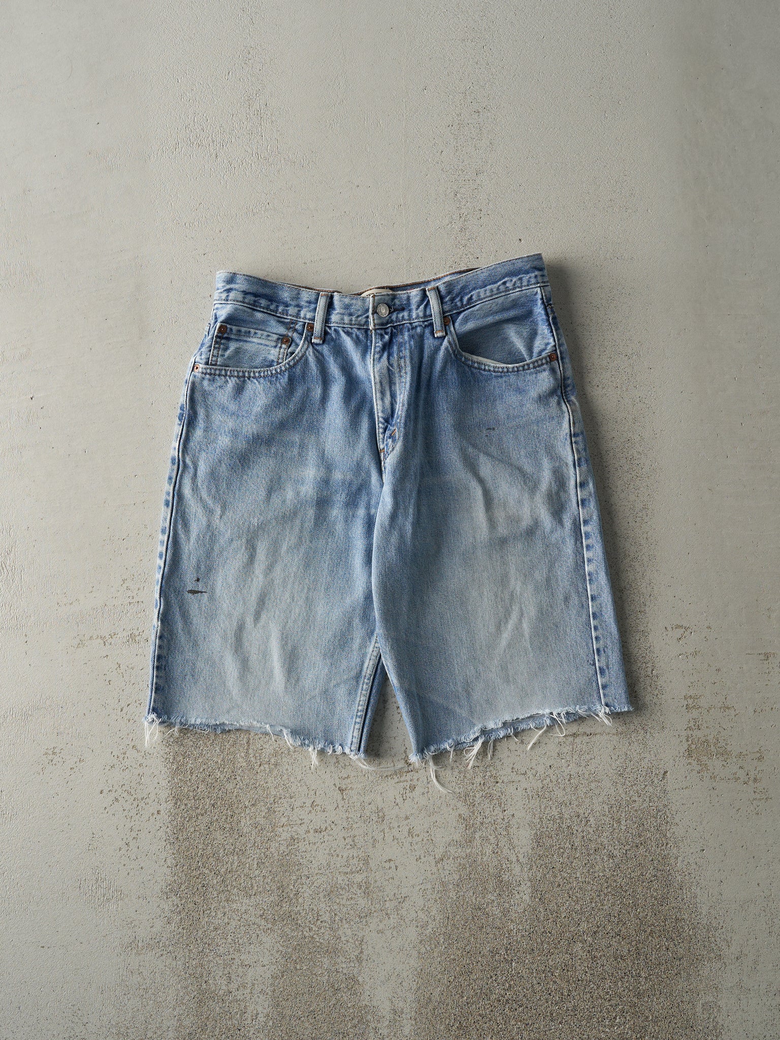 Vintage Y2K Light Wash Levi's 550 Relaxed Fit Cut Off Jean Shorts (32x11.5)