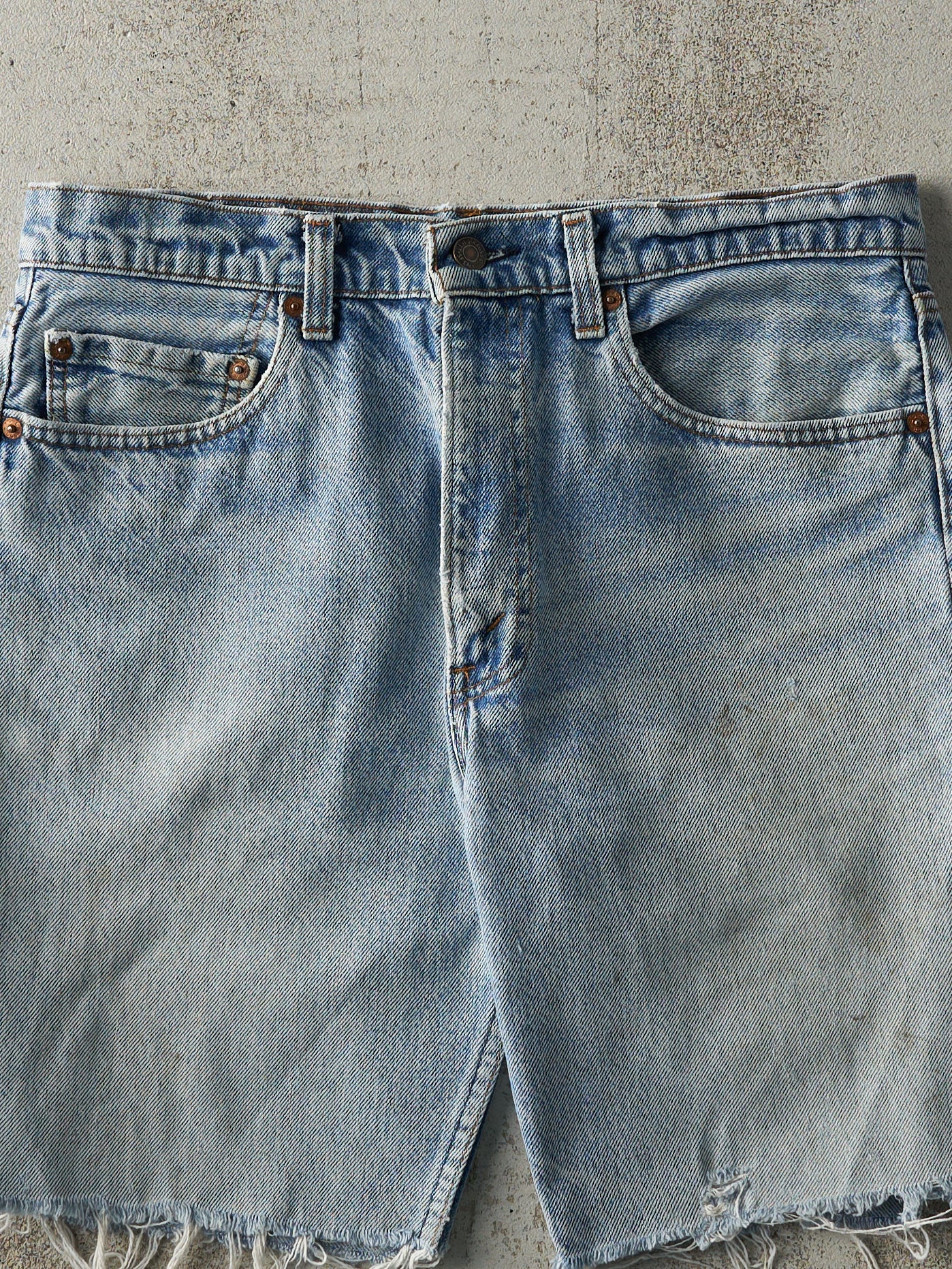 Vintage 90s Light Wash Levi's Jean Shorts (31.5x8)