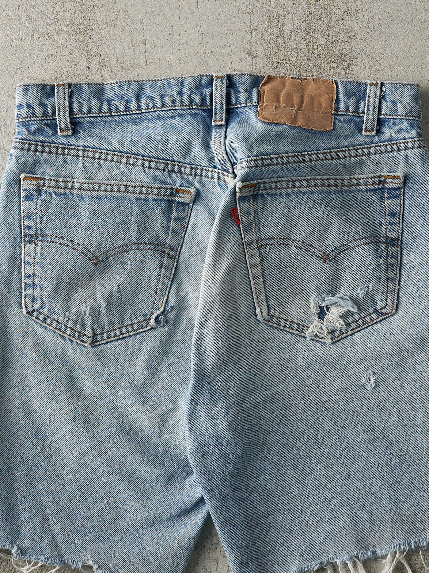 Vintage 90s Light Wash Levi's Jean Shorts (31.5x8)