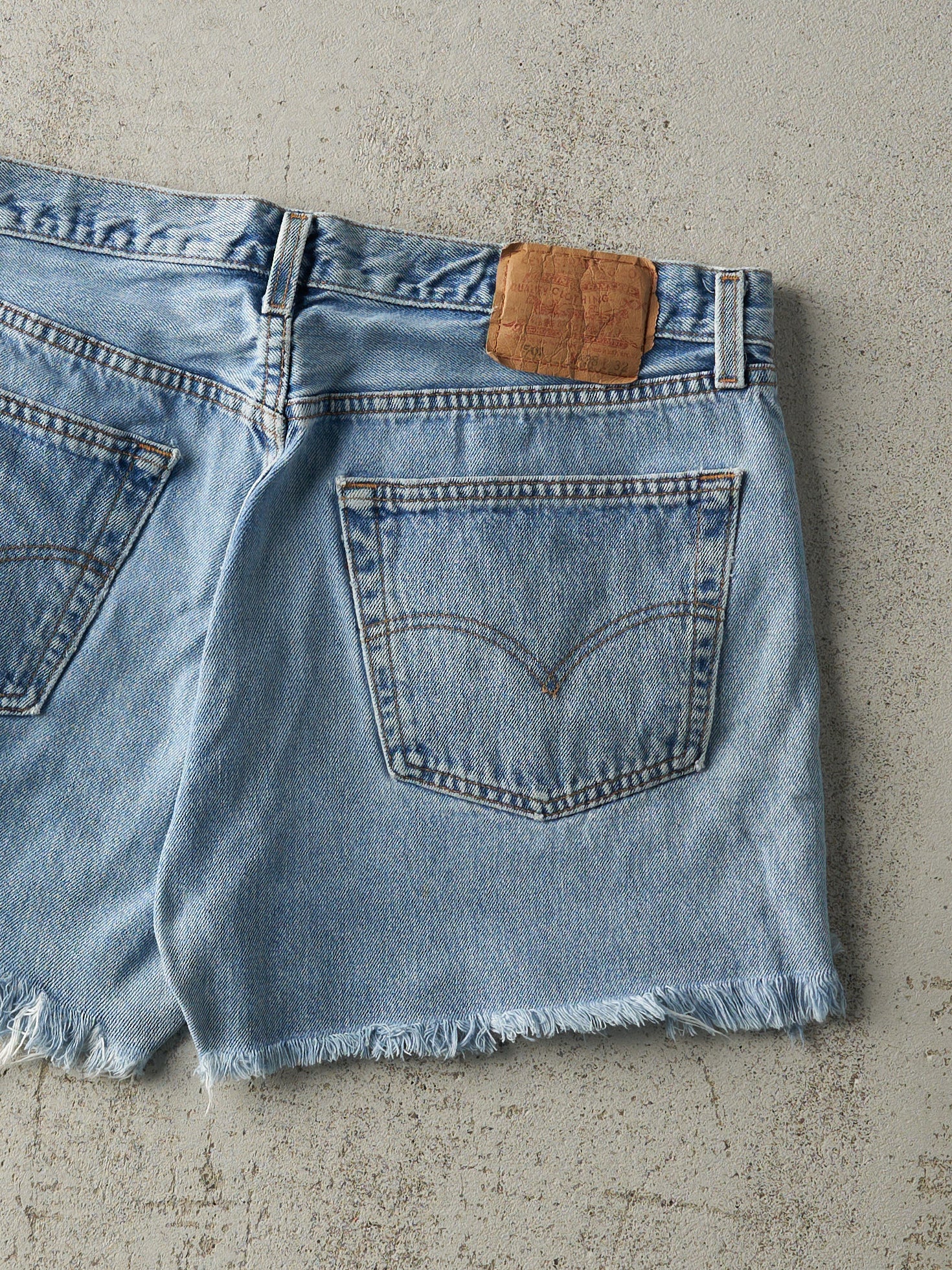 Vintage 90s Light Wash Levi's 501 Cut Off Jean Shorts (36x4)