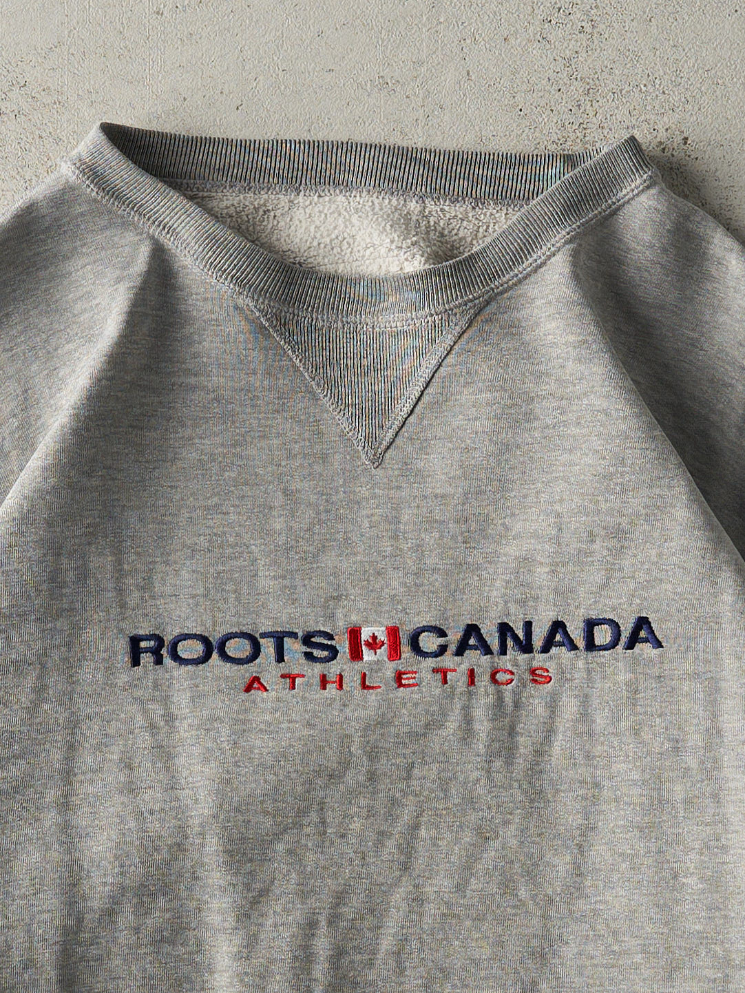 Vintage Y2K Grey Embroidered Roots Canada Athletics Boxy Crewneck (XL/XXL)