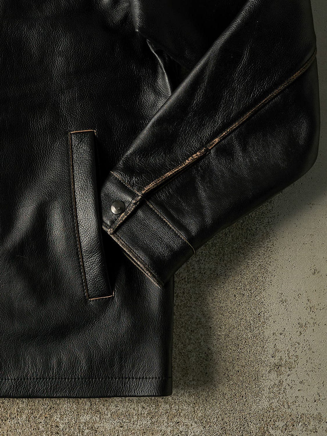 The 90s Cut Leather Jacket - Solid Black