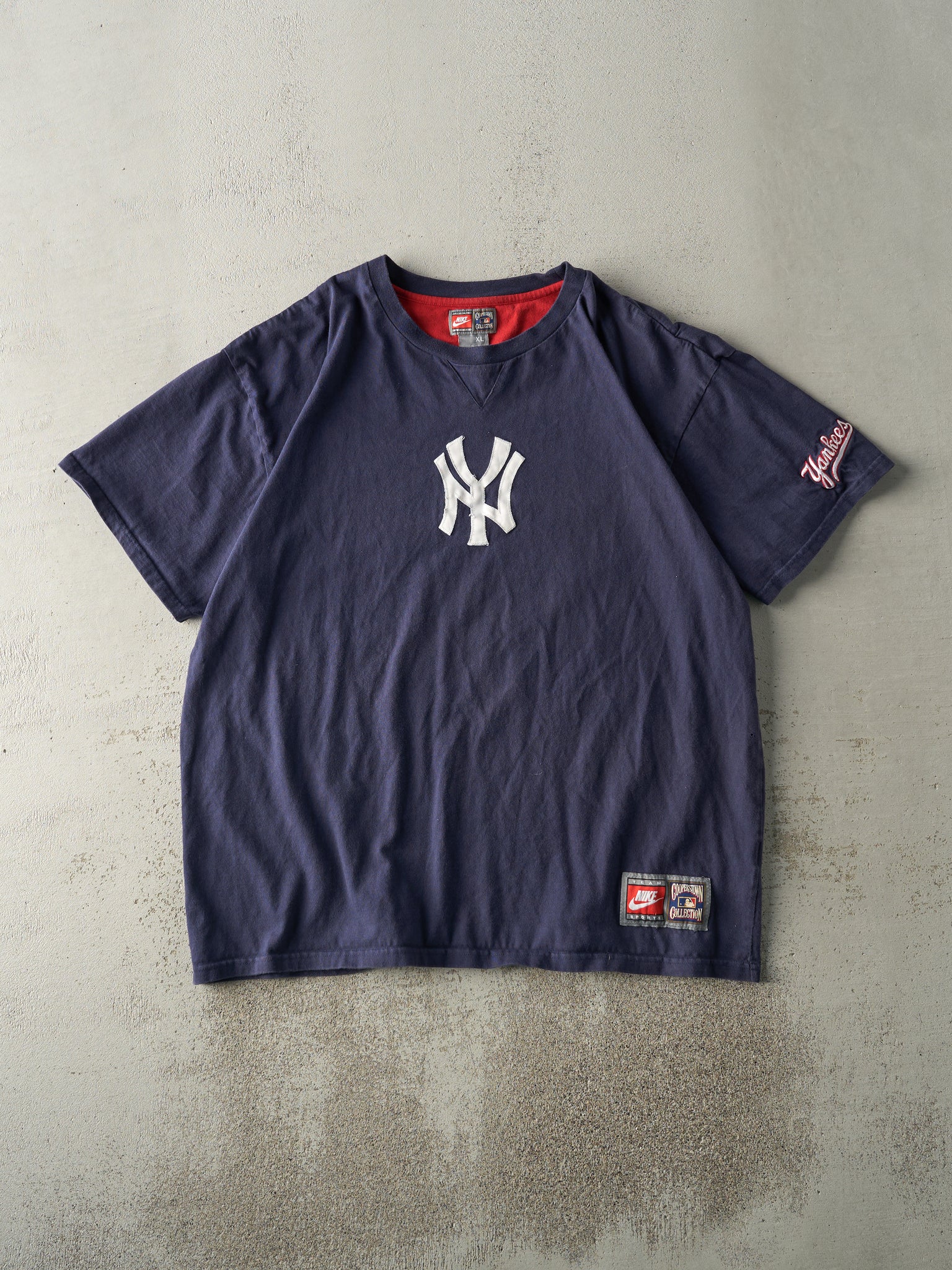 Vintage Y2K Navy Blue Embroidered New York Yankees Nike Tee (XL)