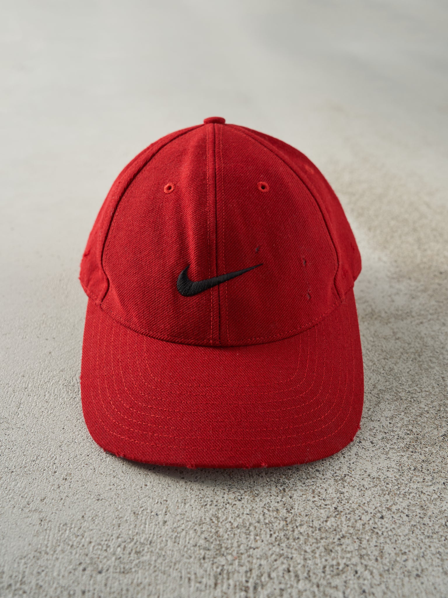 Vintage Y2K Red Embroidered Nike Swoosh Fitted Hat (7 3/8)