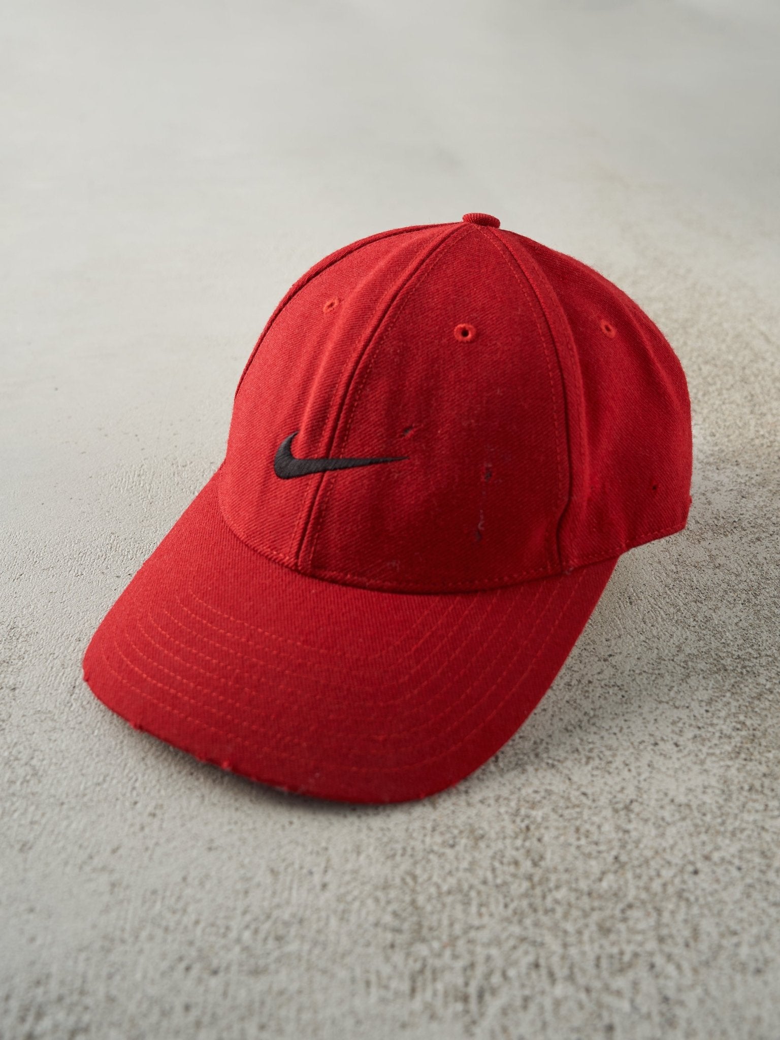 Vintage Y2K Red Embroidered Nike Swoosh Fitted Hat (7 3/8)