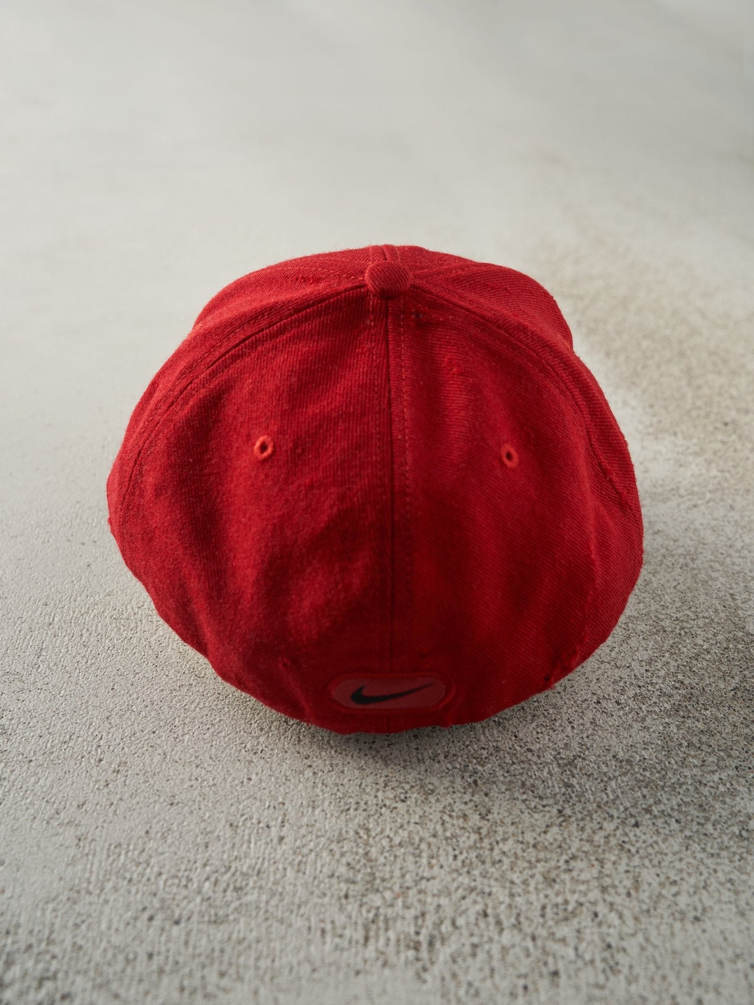 Vintage Y2K Red Embroidered Nike Swoosh Fitted Hat (7 3/8)