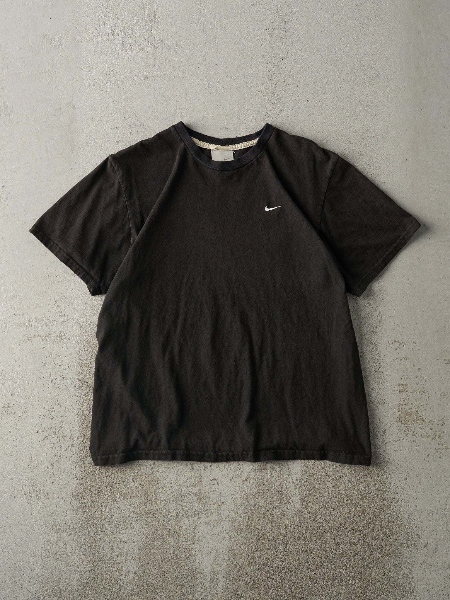 Vintage Y2K Black Nike Swoosh Embroidered Tee (M)