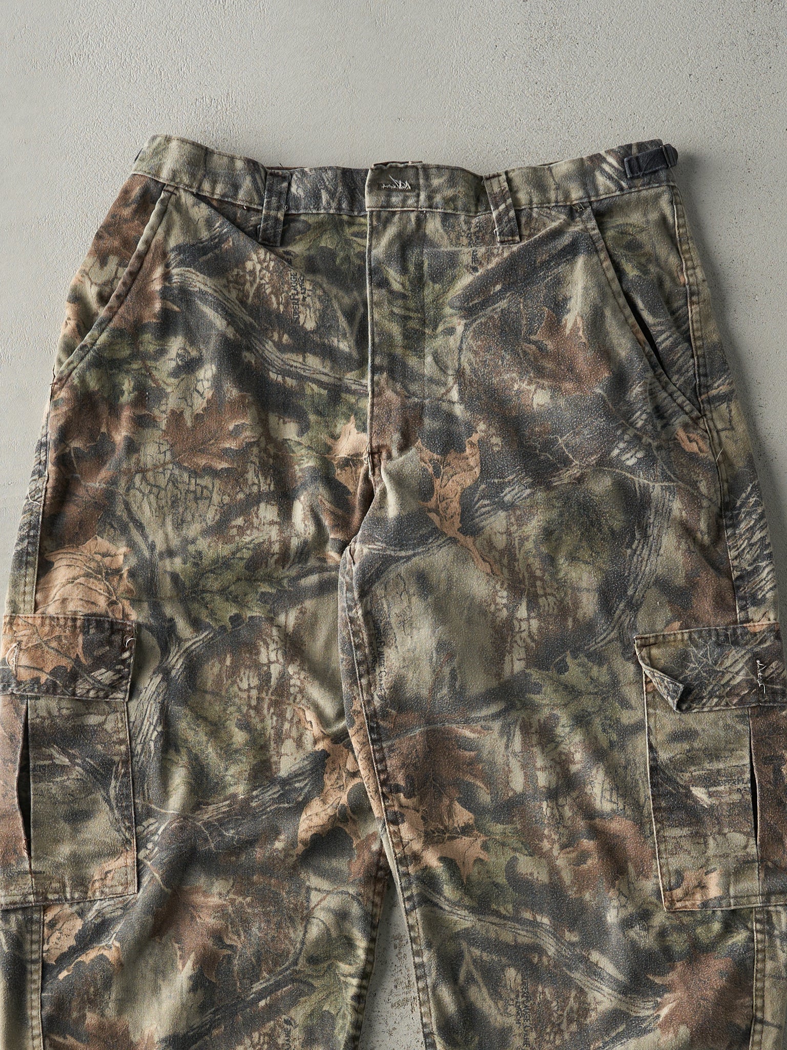 Vintage Y2K Lynch Camo Cargo Pants (35.5x30)