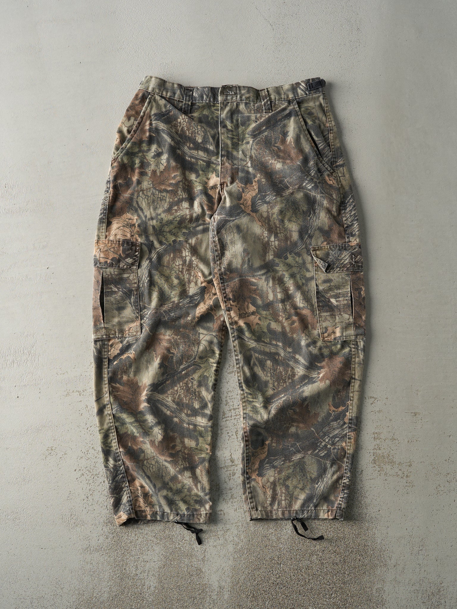 Vintage Y2K Lynch Camo Cargo Pants (35.5x30)