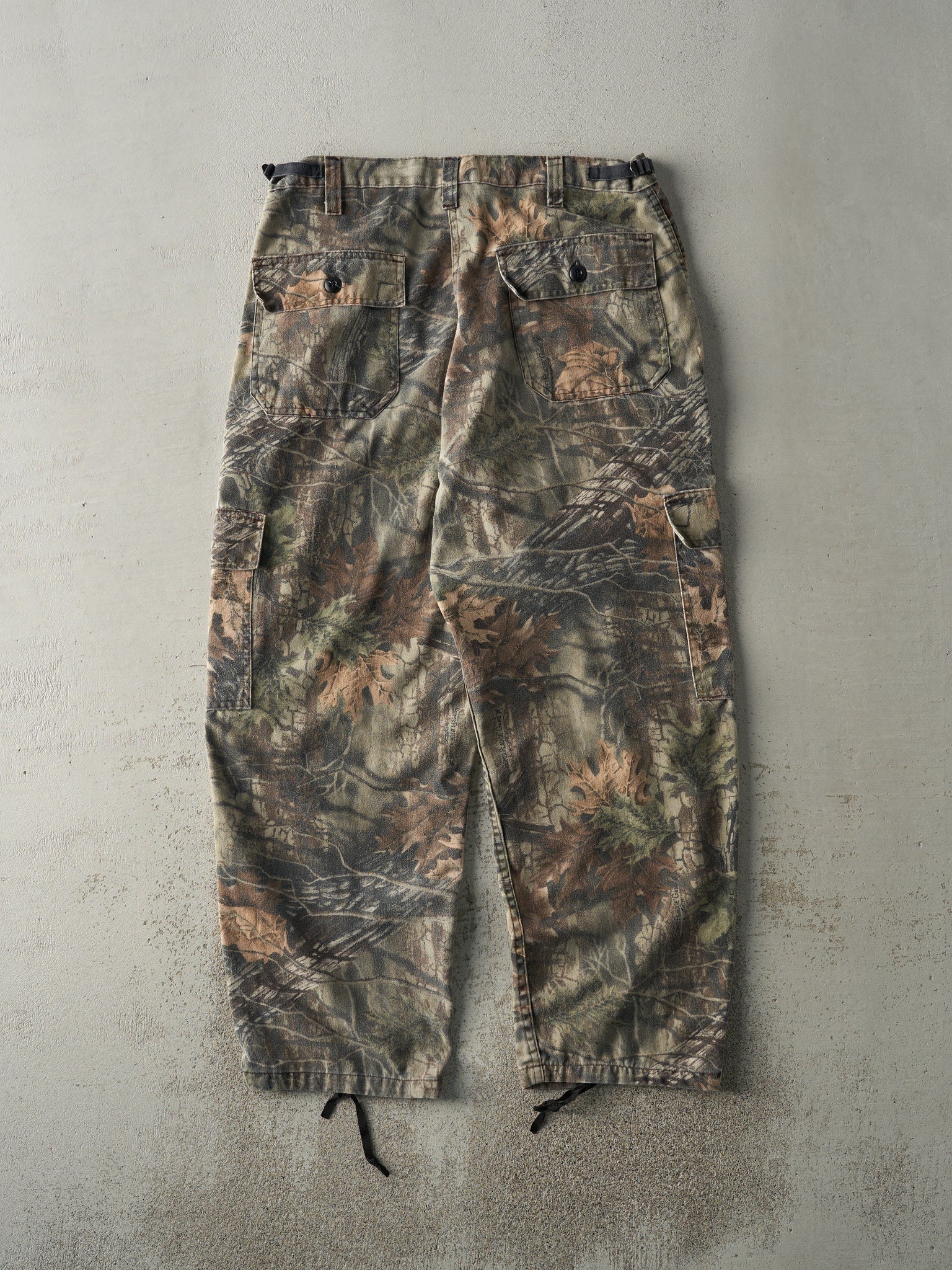 Vintage Y2K Lynch Camo Cargo Pants (35.5x30)