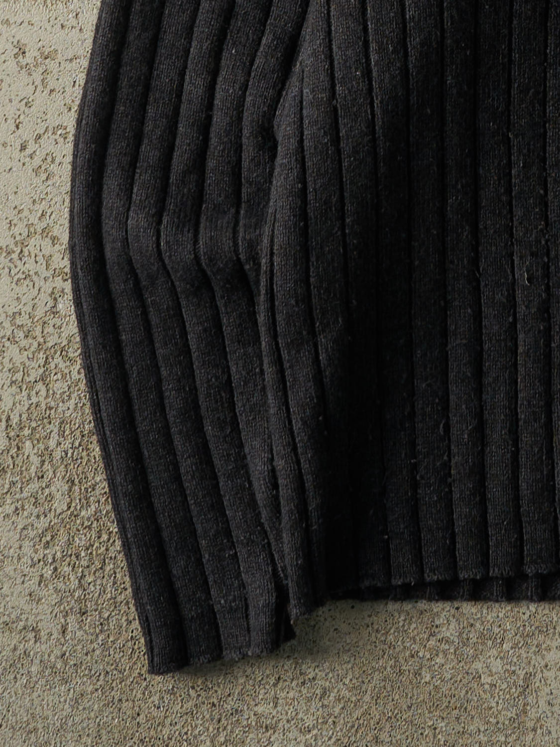 Vintage Y2K Black Knit Pullover (M/L)