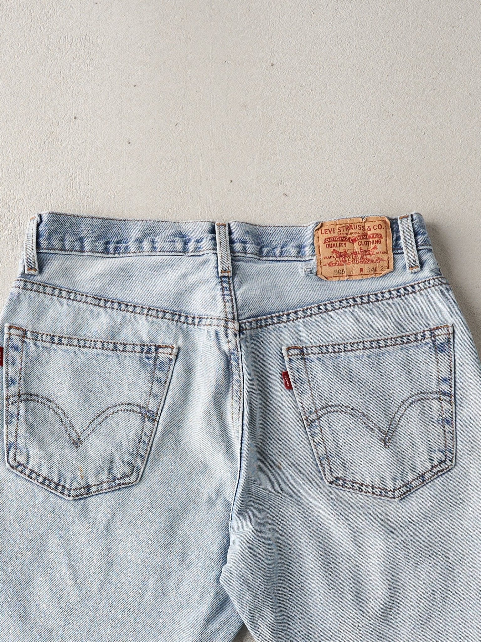 Vintage Y2K Light Wash Levis 505 Cutoff Denim Shorts (32x8)