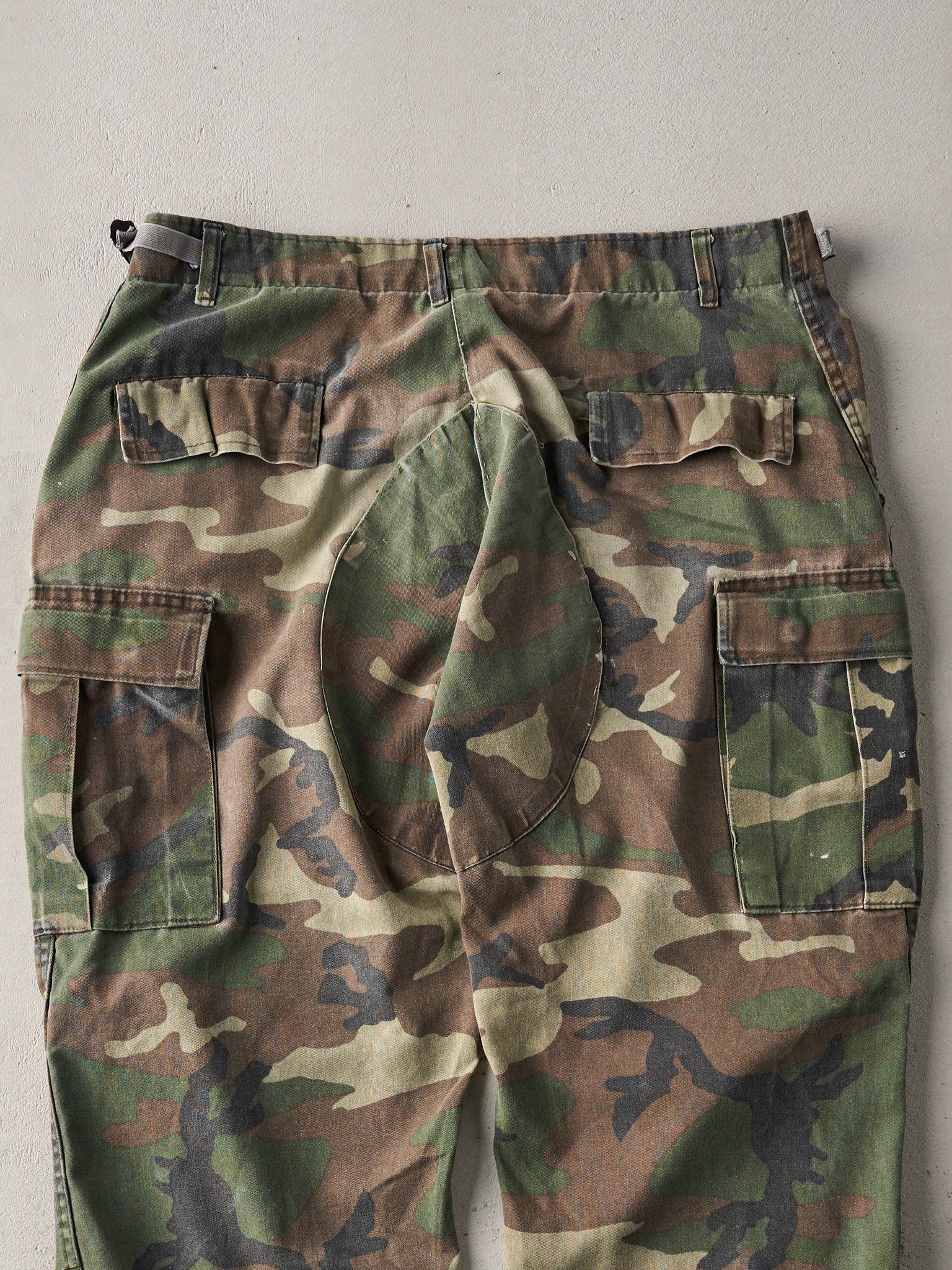 Vintage 90s Dark Camo Army Pants (36x29)