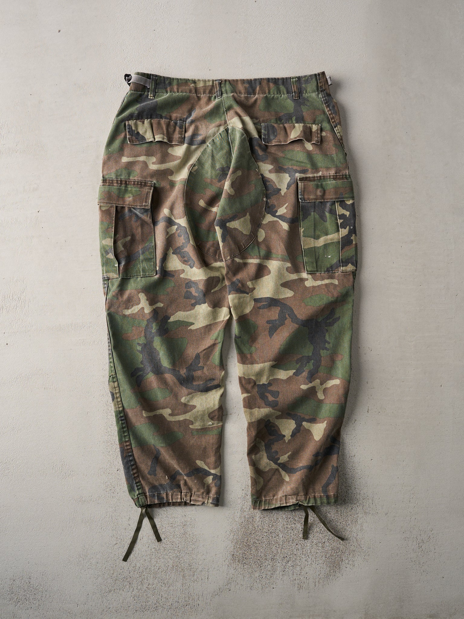 Vintage 90s Dark Camo Army Pants (36x29)