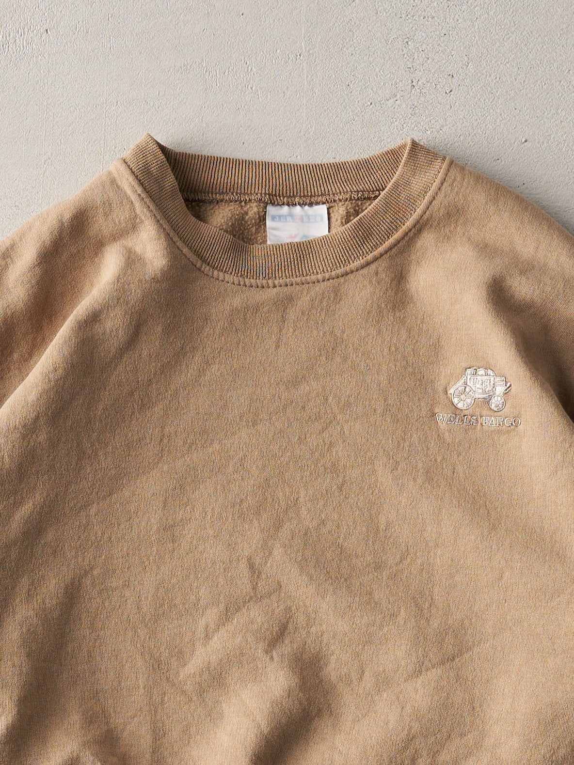 Vintage 90s Caramel Brown Wells Fargo Crewneck (L)