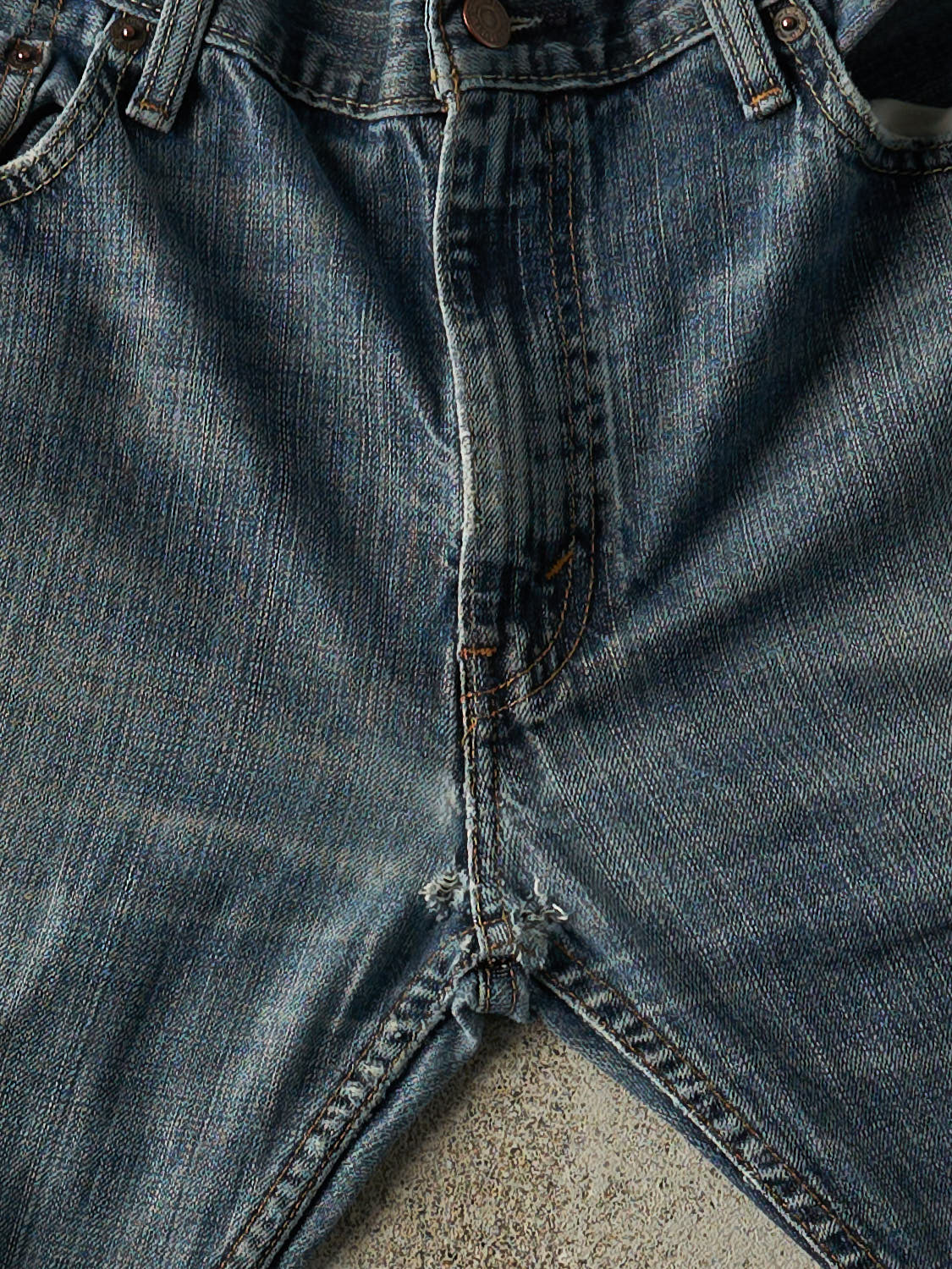 Vintage Y2K Mid Wash Levi's 505 Jeans (34x31.5)